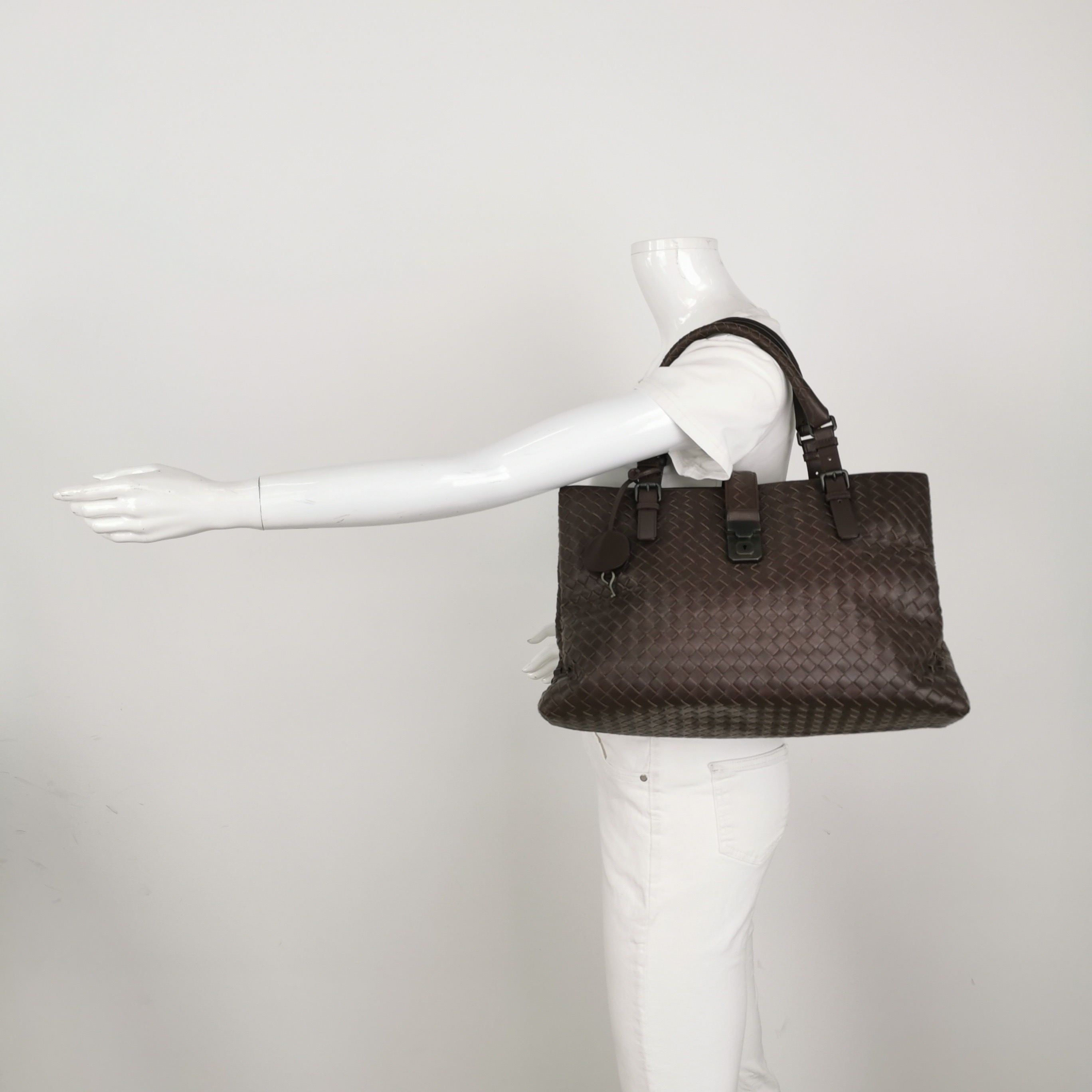 Bottega Veneta Roma Bag Intrecciato Nappa Large — alternate view