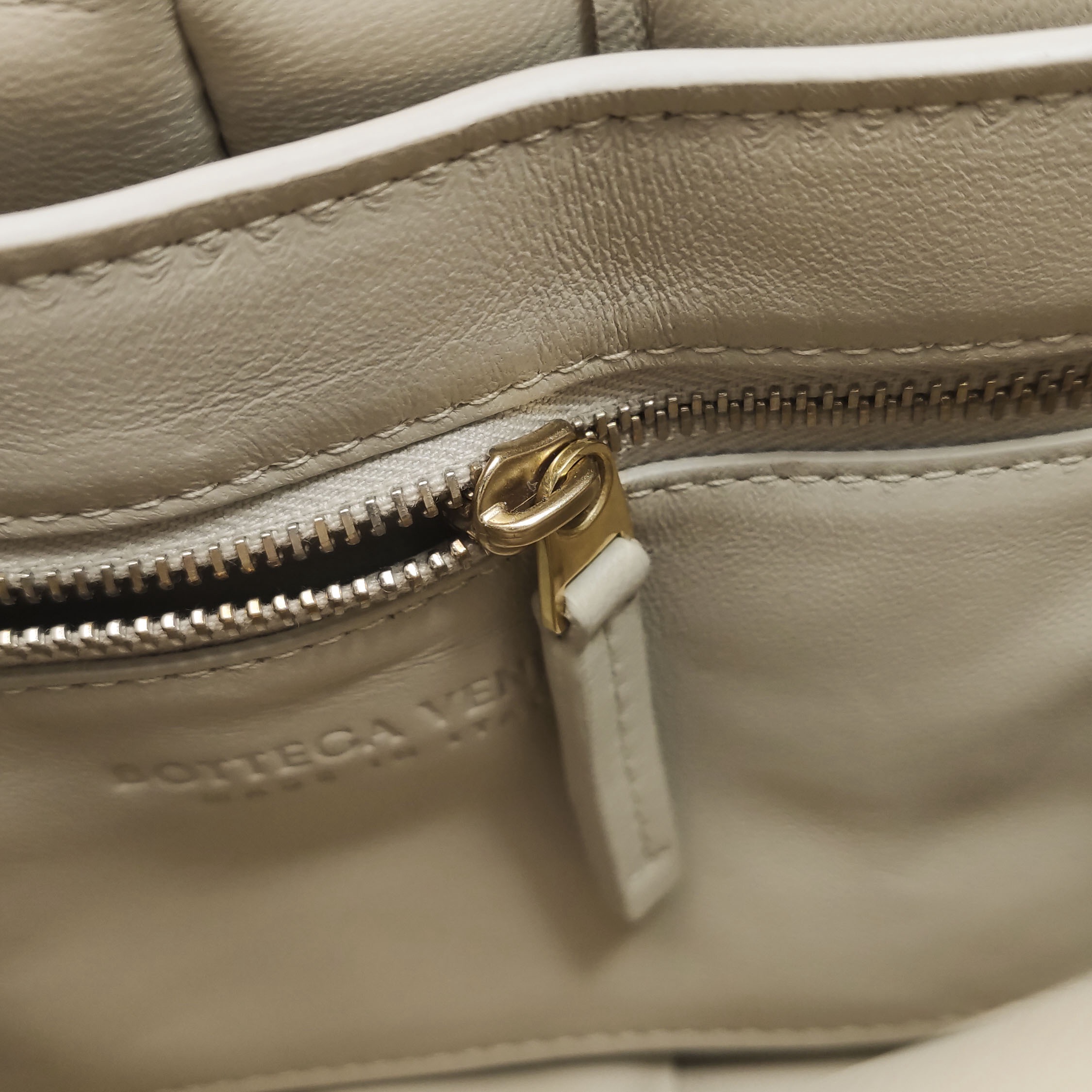 Bottega Veneta Cassette Crossbody Bag Padded Maxi Intrecciato Leather — photo 9 of 19