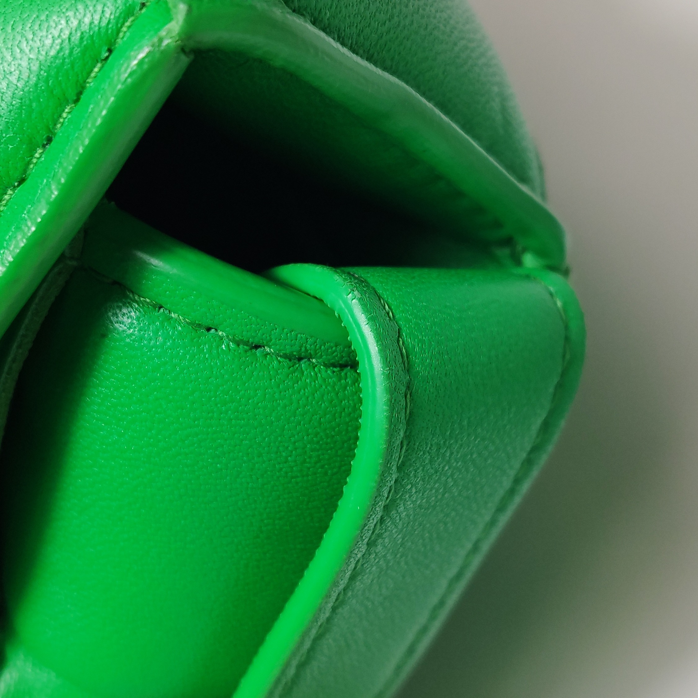 Bottega Veneta Cassette Crossbody Bag Padded Maxi Intrecciato Leather — photo 17 of 25