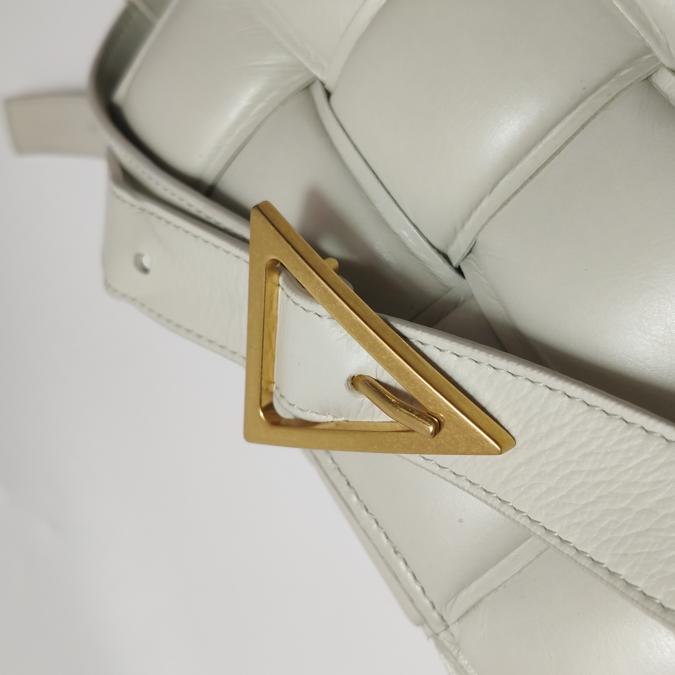 Bottega Veneta Cassette Crossbody Bag Padded Maxi Intrecciato Leather — photo 15 of 25
