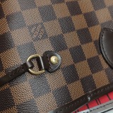 Louis Vuitton(LV) Neverfull Tote Damier MM — thumbnail 19