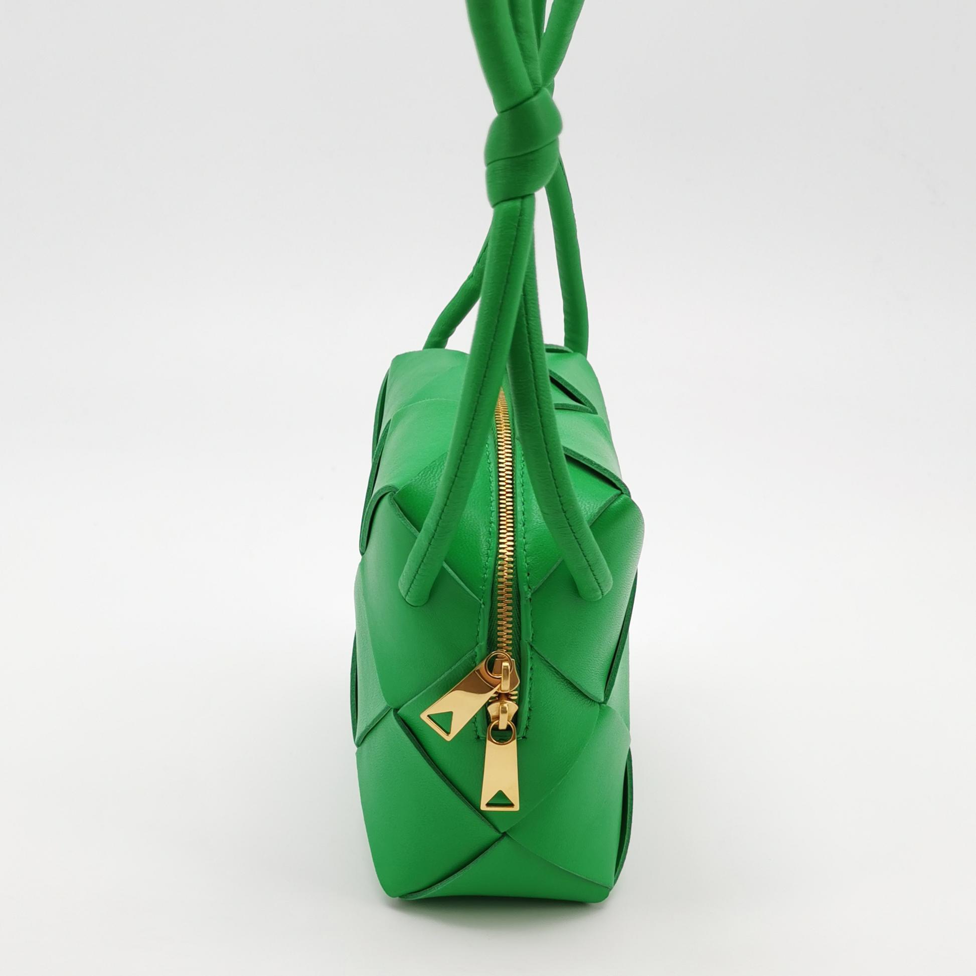 Bottega Veneta Cassette Camera Crossbody Bag Maxi Intrecciato Leather Mini — photo 4 of 22