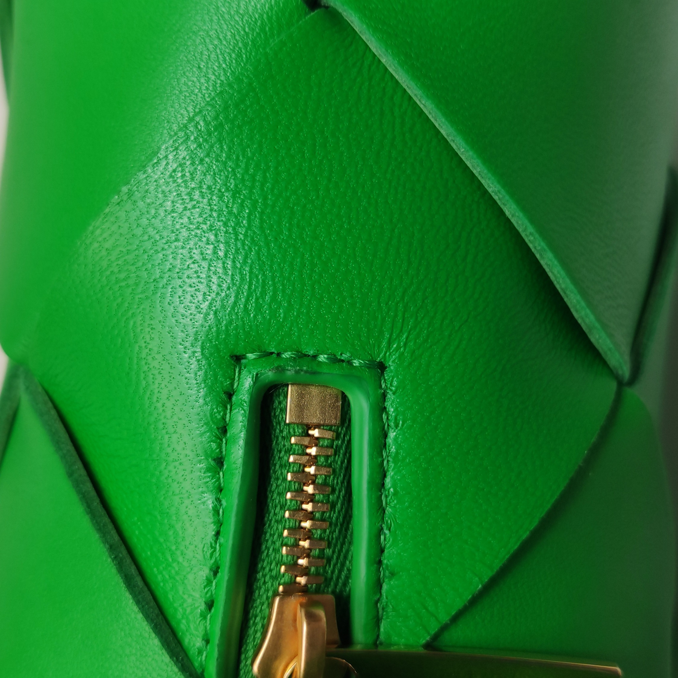 Bottega Veneta Cassette Camera Crossbody Bag Maxi Intrecciato Leather Mini — photo 11 of 22