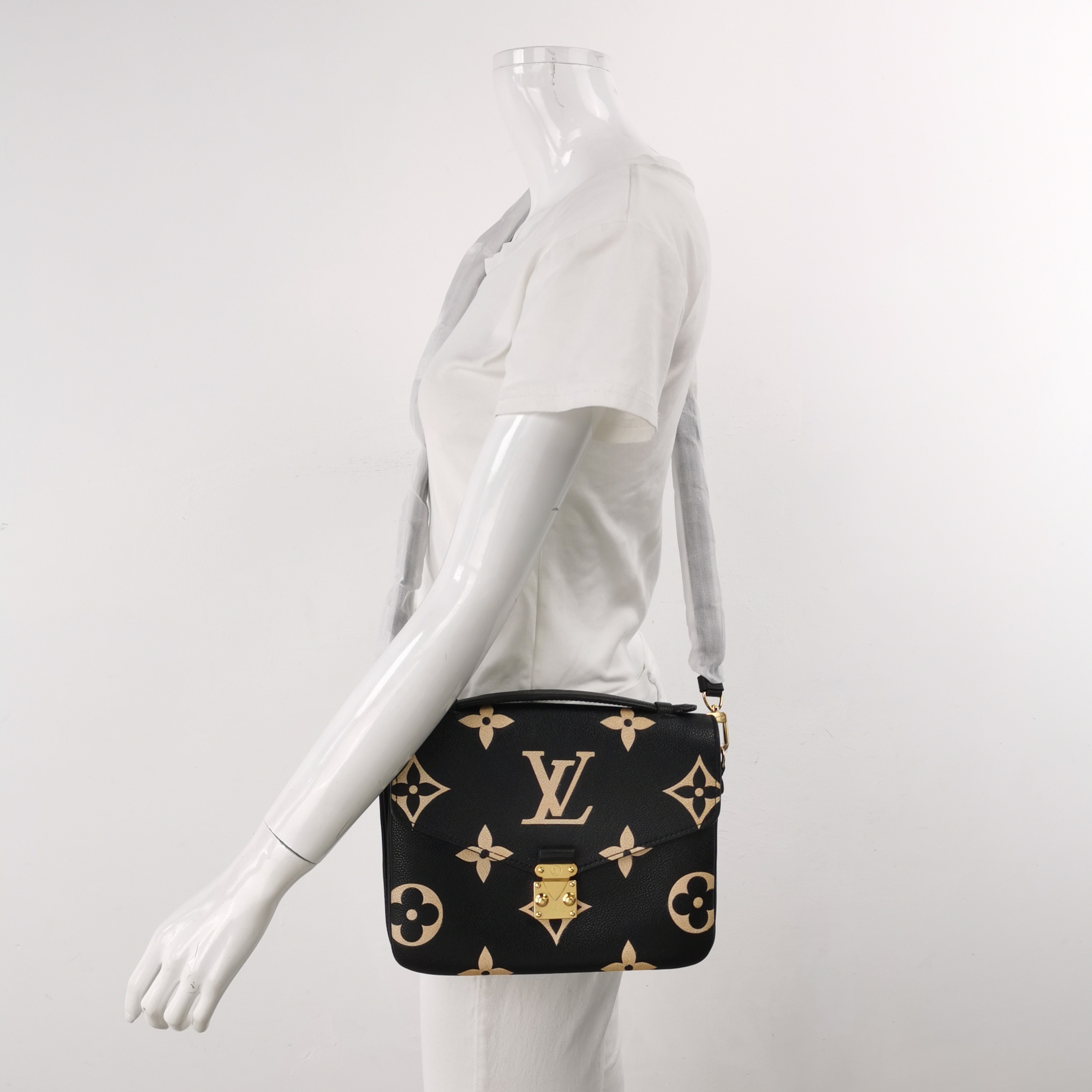 Louis Vuitton(LV) Pochette Metis Bicolor Monogram Empreinte Giant — alternate view