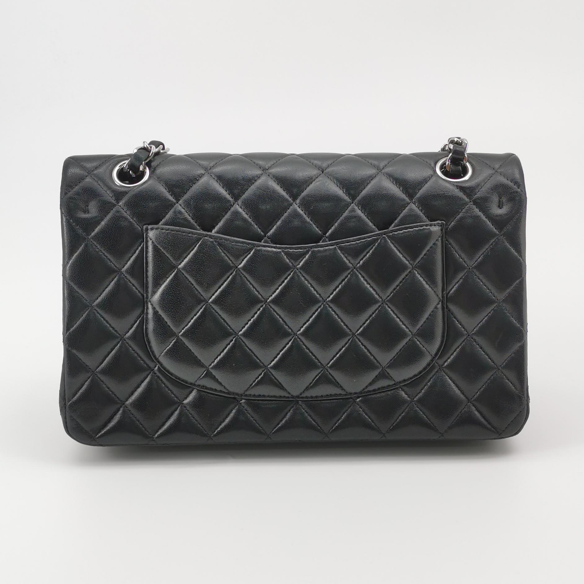 Chanel Classic Double Flap Bag Quilted Lambskin Medium — photo 3 of 15