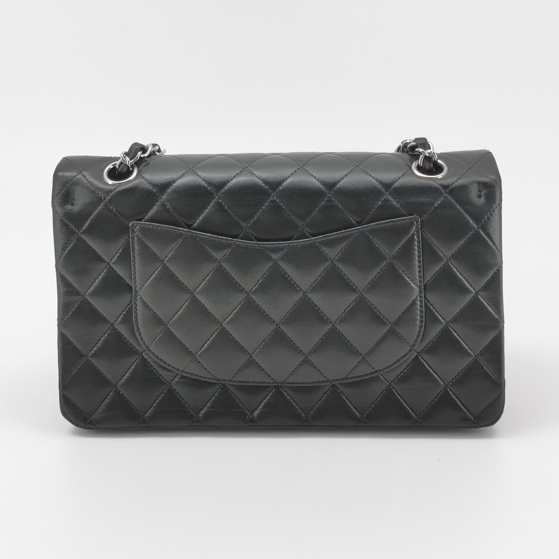 Chanel Classic Double Flap Bag Quilted Lambskin Medium — photo 3 of 15