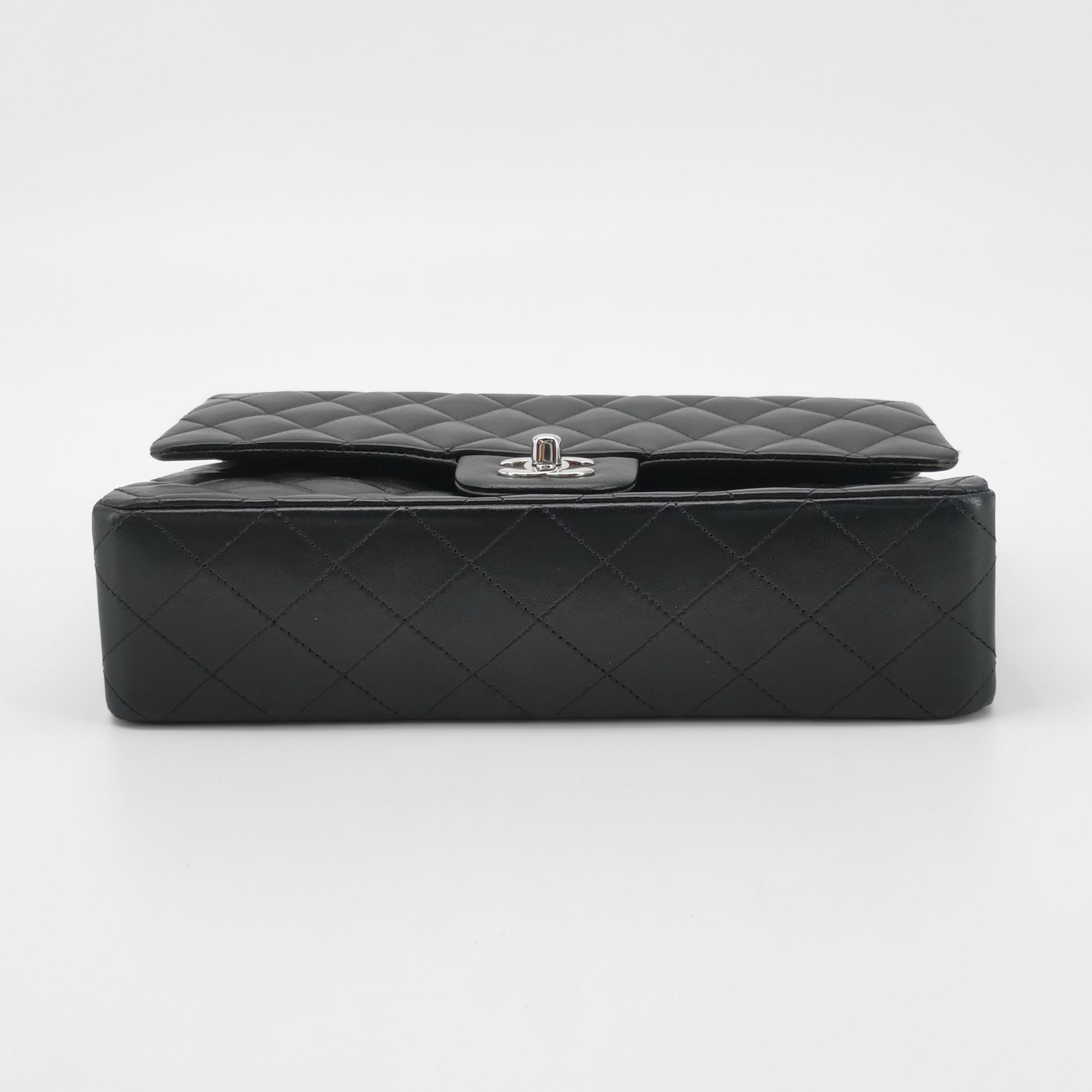 Chanel Classic Double Flap Bag Quilted Lambskin Medium — photo 6 of 15