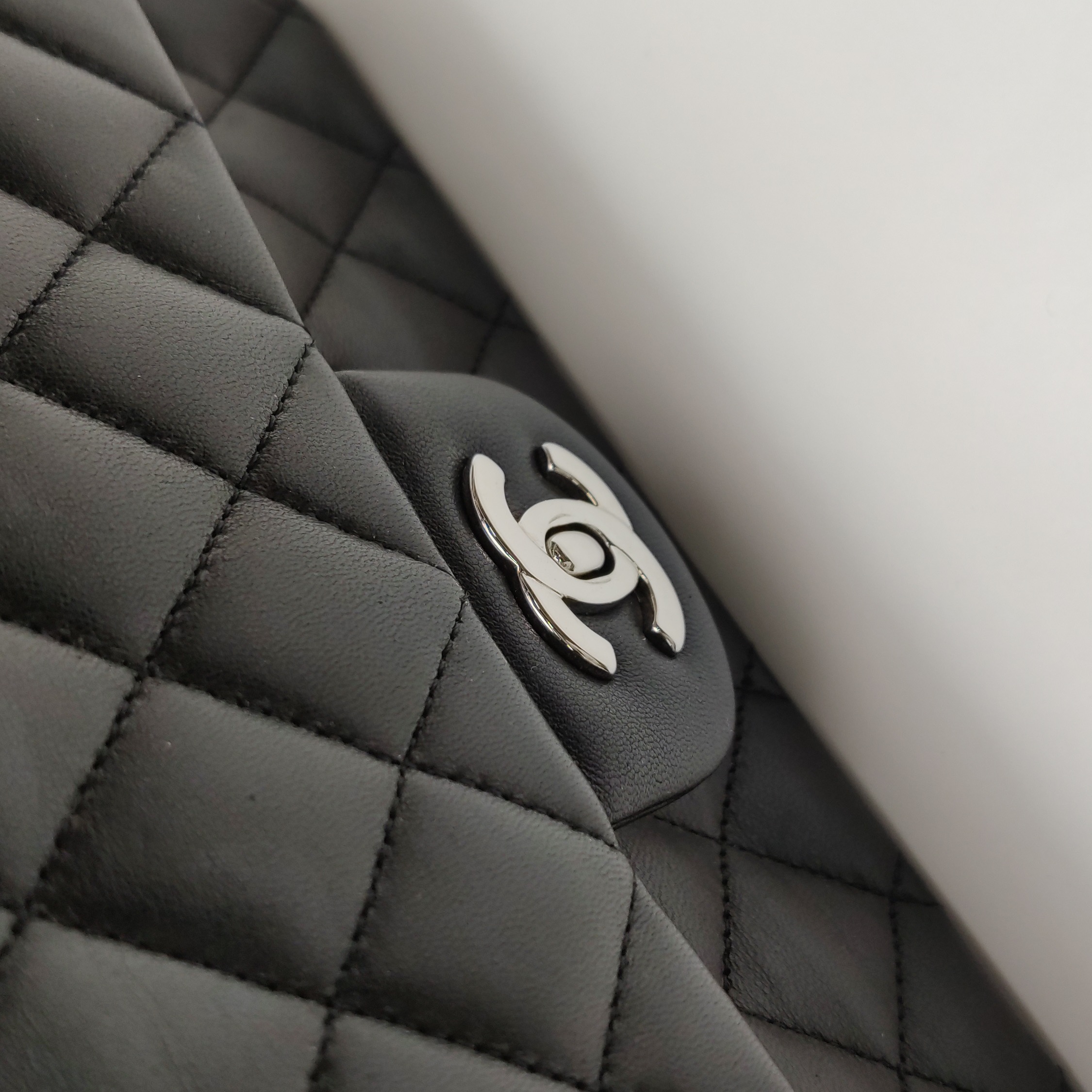 Chanel Classic Double Flap Bag Quilted Lambskin Medium — photo 10 of 15