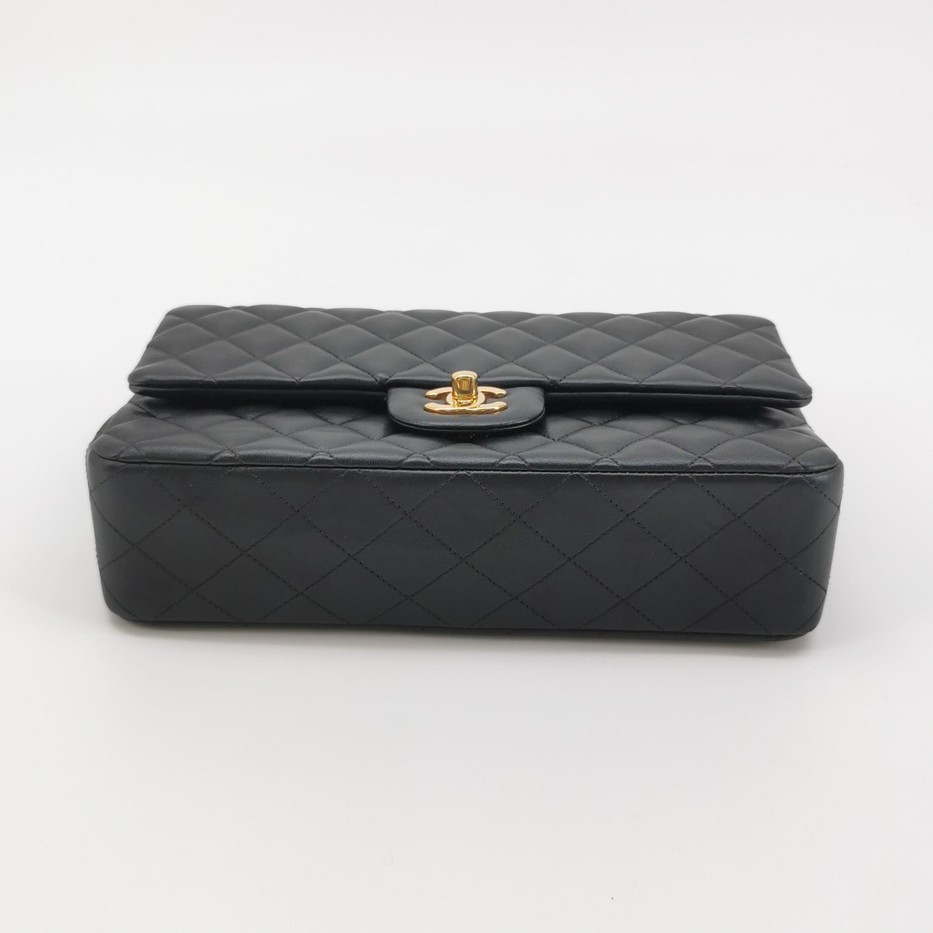 Chanel Classic Double Flap Bag Quilted Caviar Medium — photo 6 of 14
