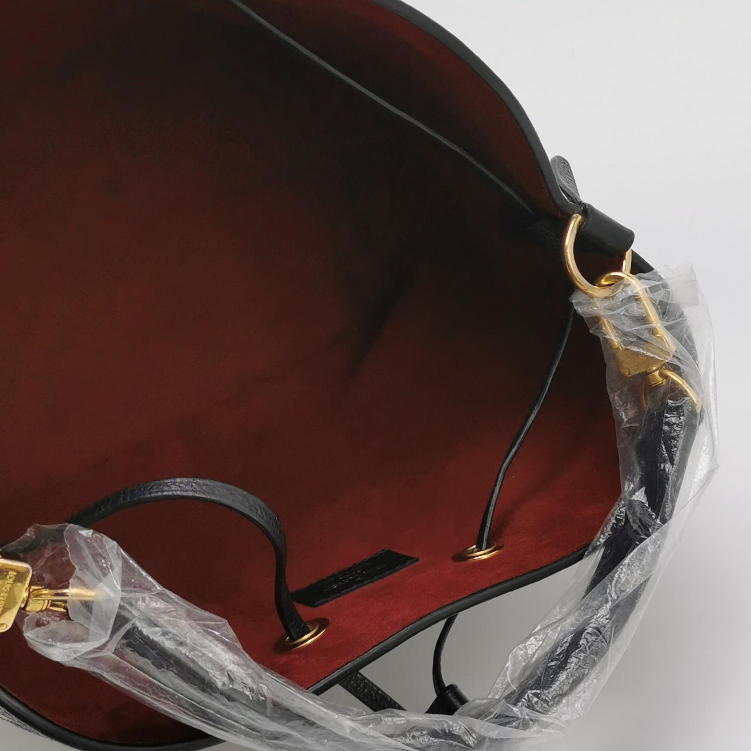 Louis Vuitton(LV) NeoNoe Handbag Bicolor Monogram Empreinte Giant MM — photo 13 of 16