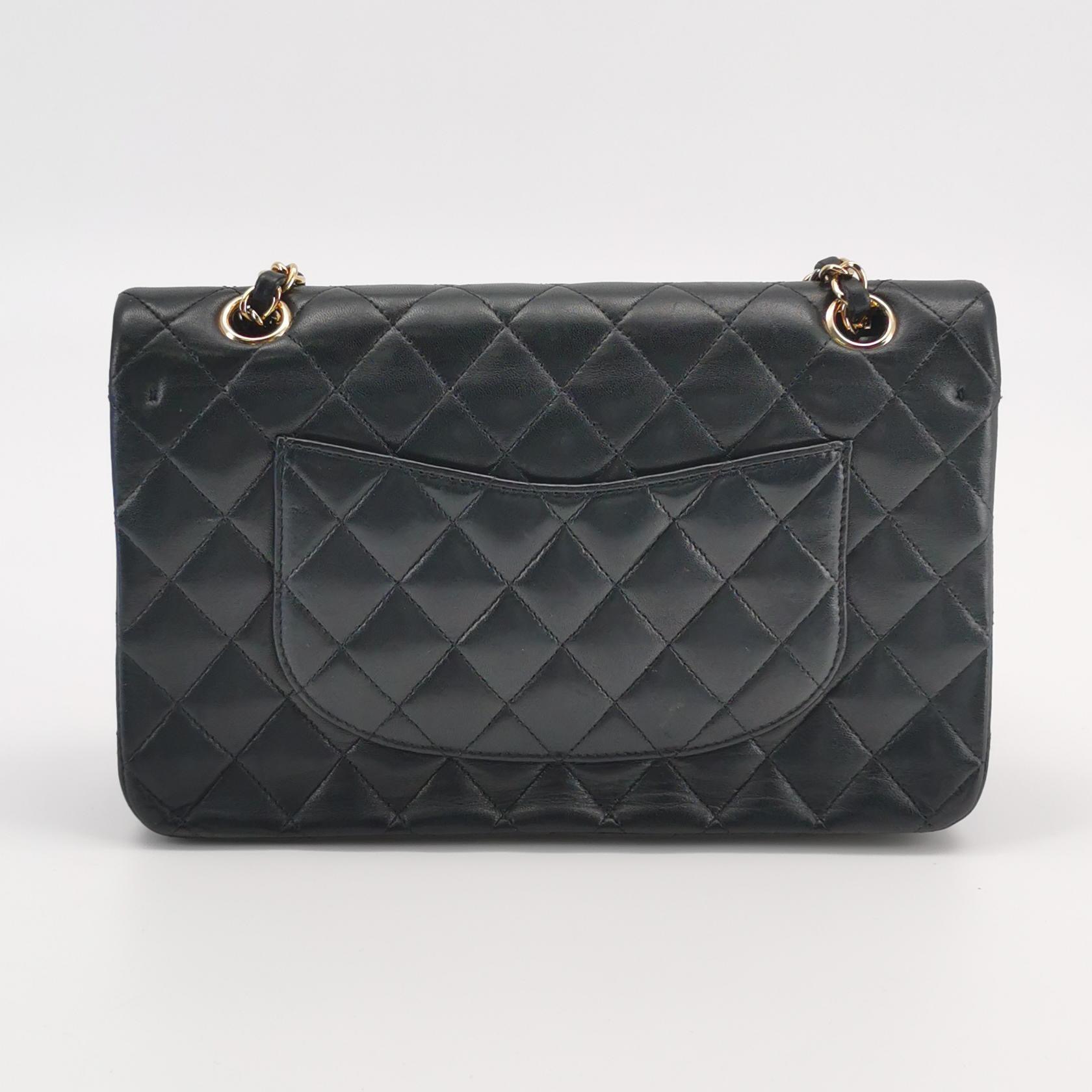 Chanel Classic Double Flap Bag Quilted Caviar Medium — photo 3 of 15