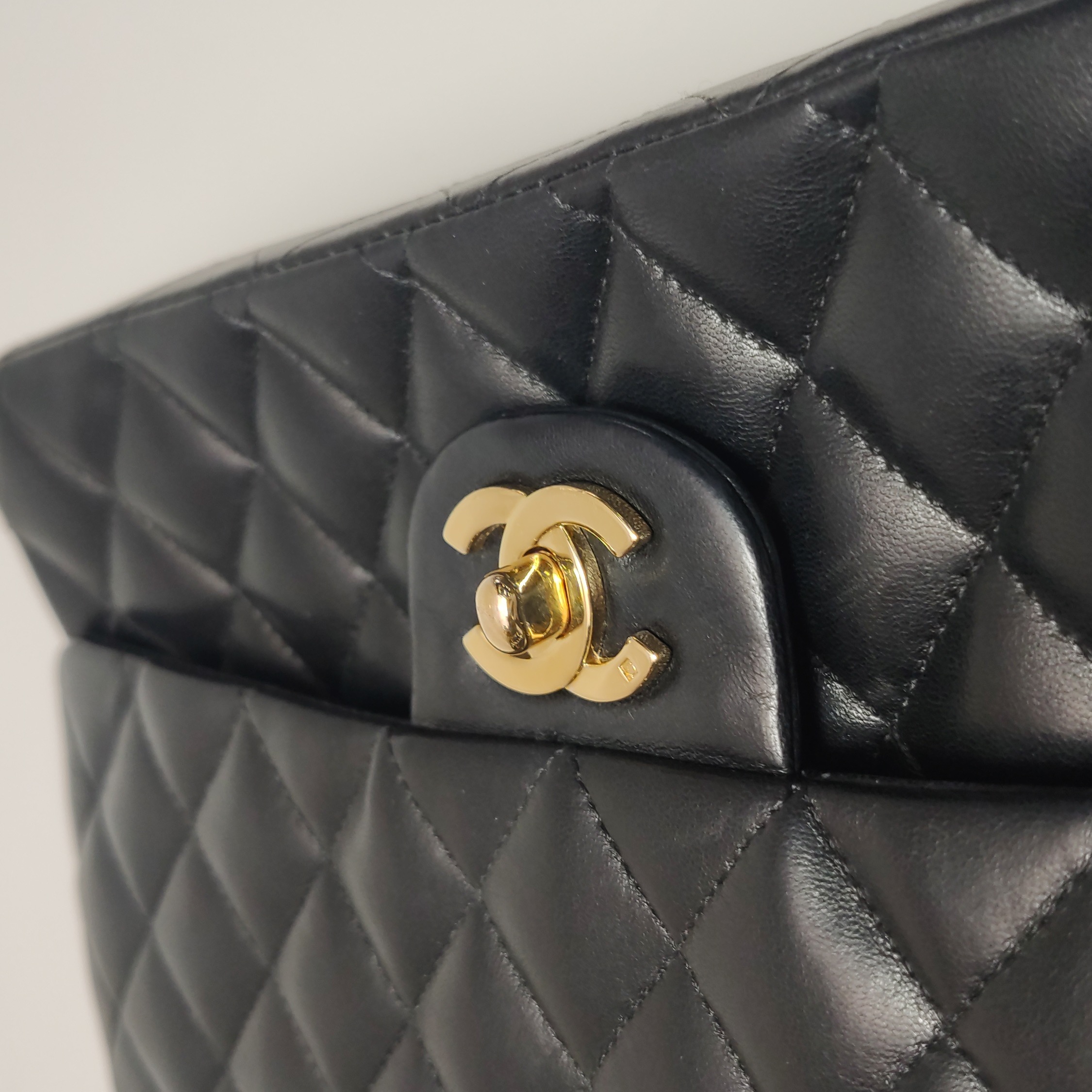 Chanel Classic Double Flap Bag Quilted Caviar Medium — photo 9 of 15