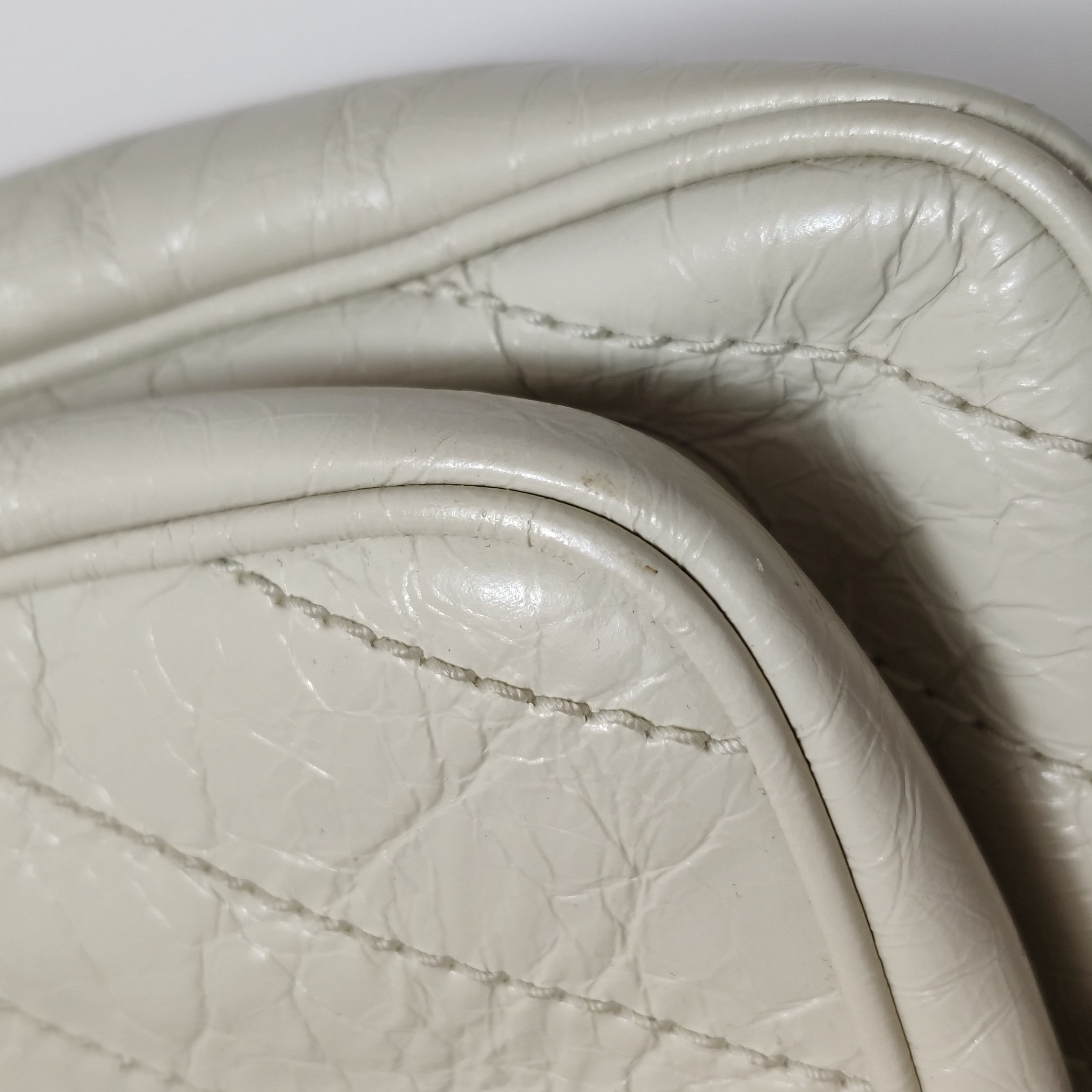 Saint Laurent Niki Chain Flap Bag Matelasse Chevron Leather Medium — photo 18 of 20