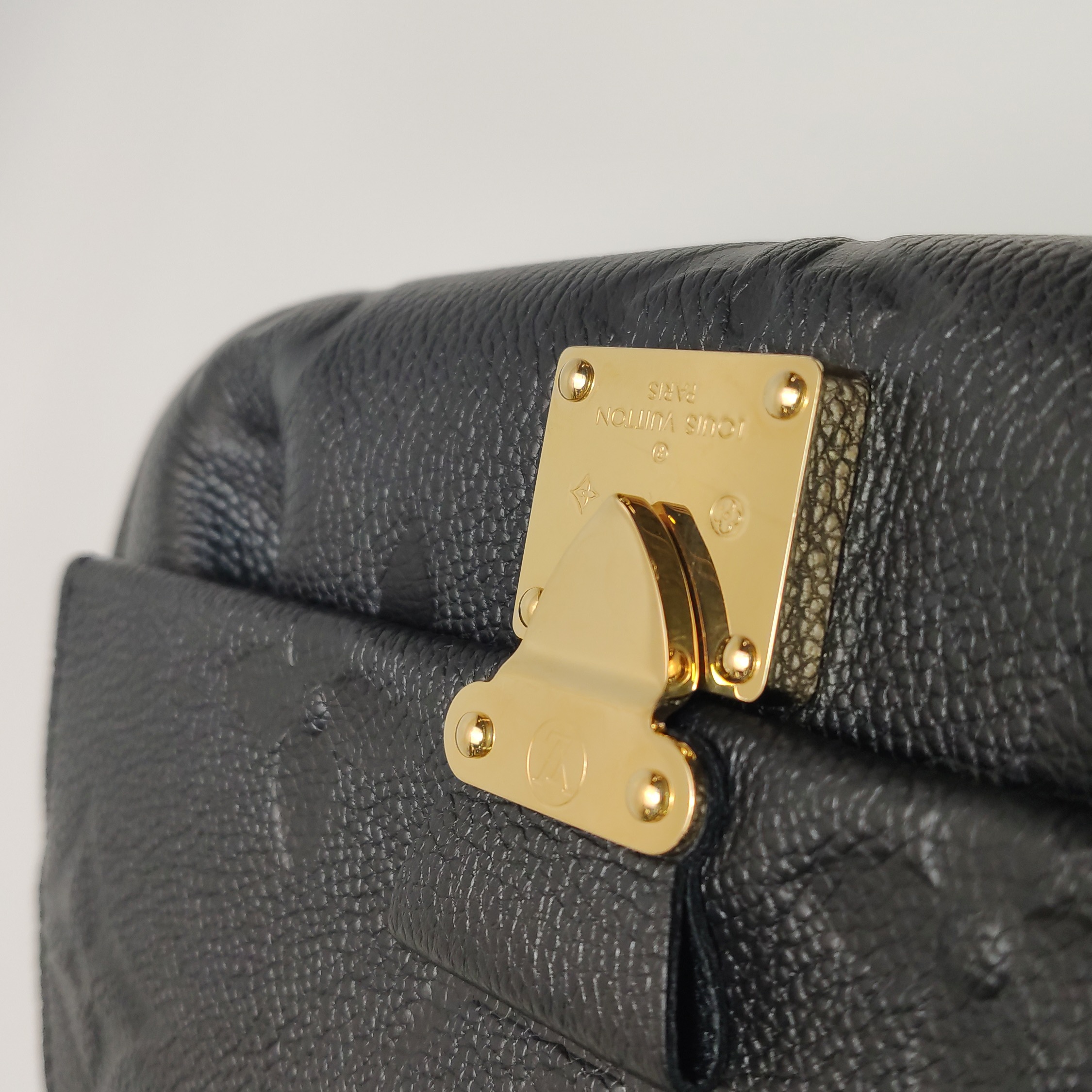 Louis Vuitton(LV) Favorite NM Handbag Monogram Empreinte Giant — photo 10 of 13