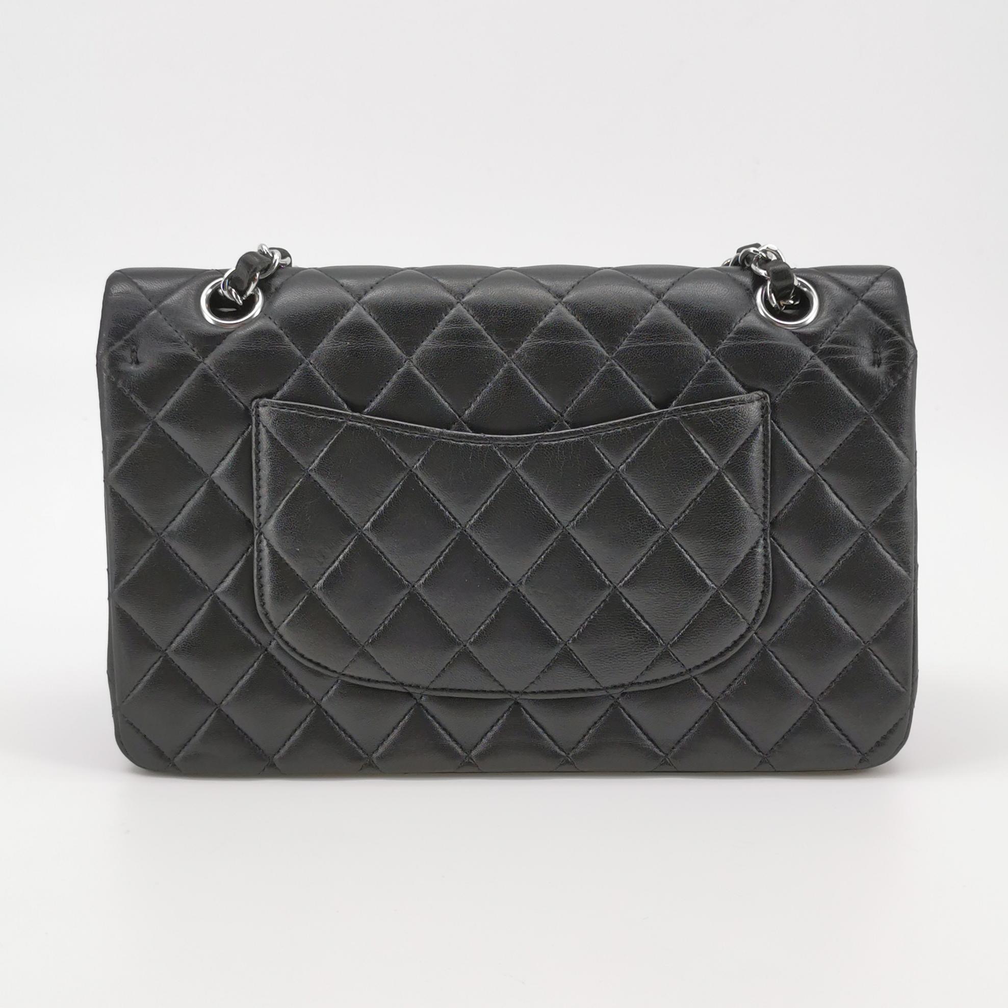 Chanel Classic Double Flap Bag Quilted Lambskin Medium — photo 3 of 16