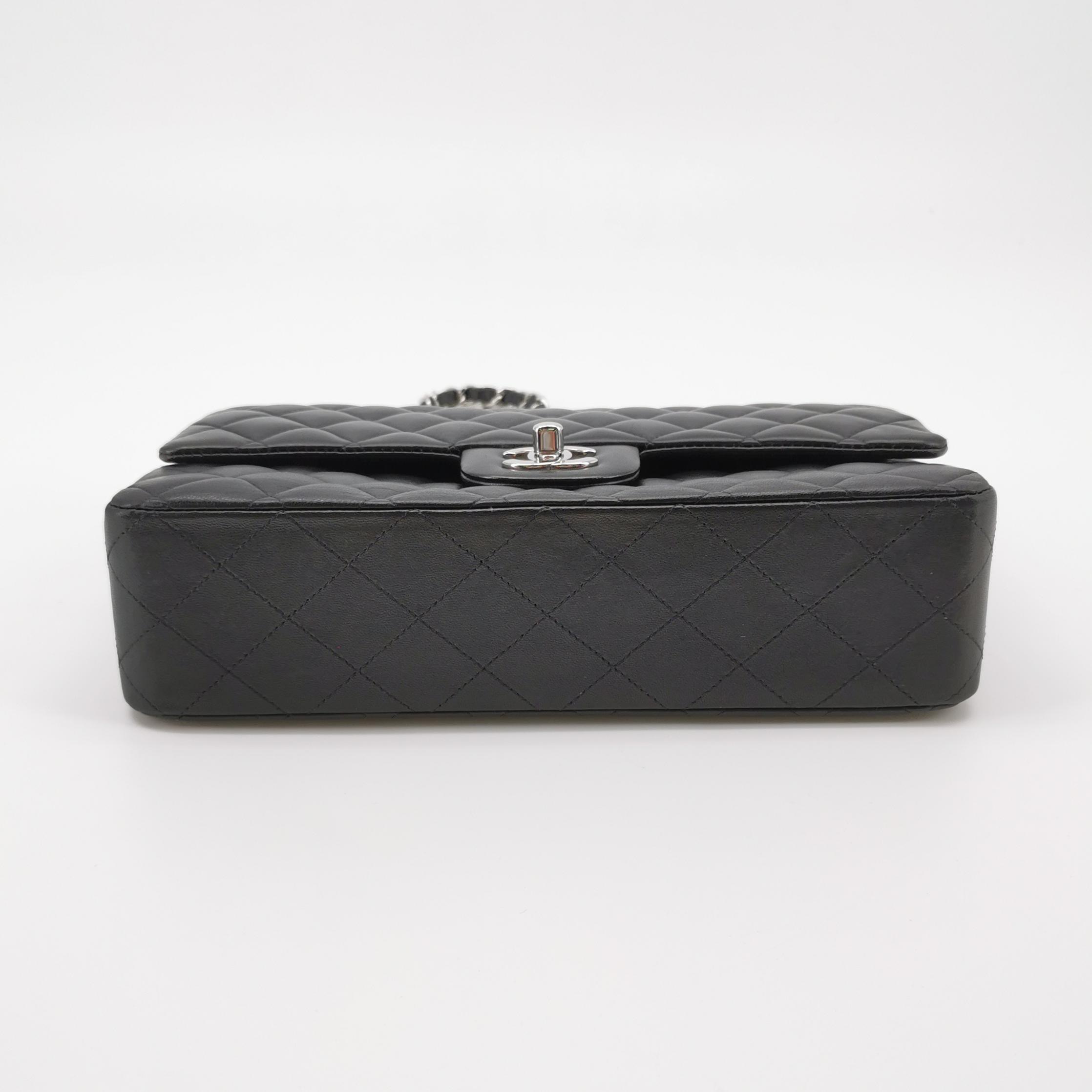 Chanel Classic Double Flap Bag Quilted Lambskin Medium — photo 6 of 16