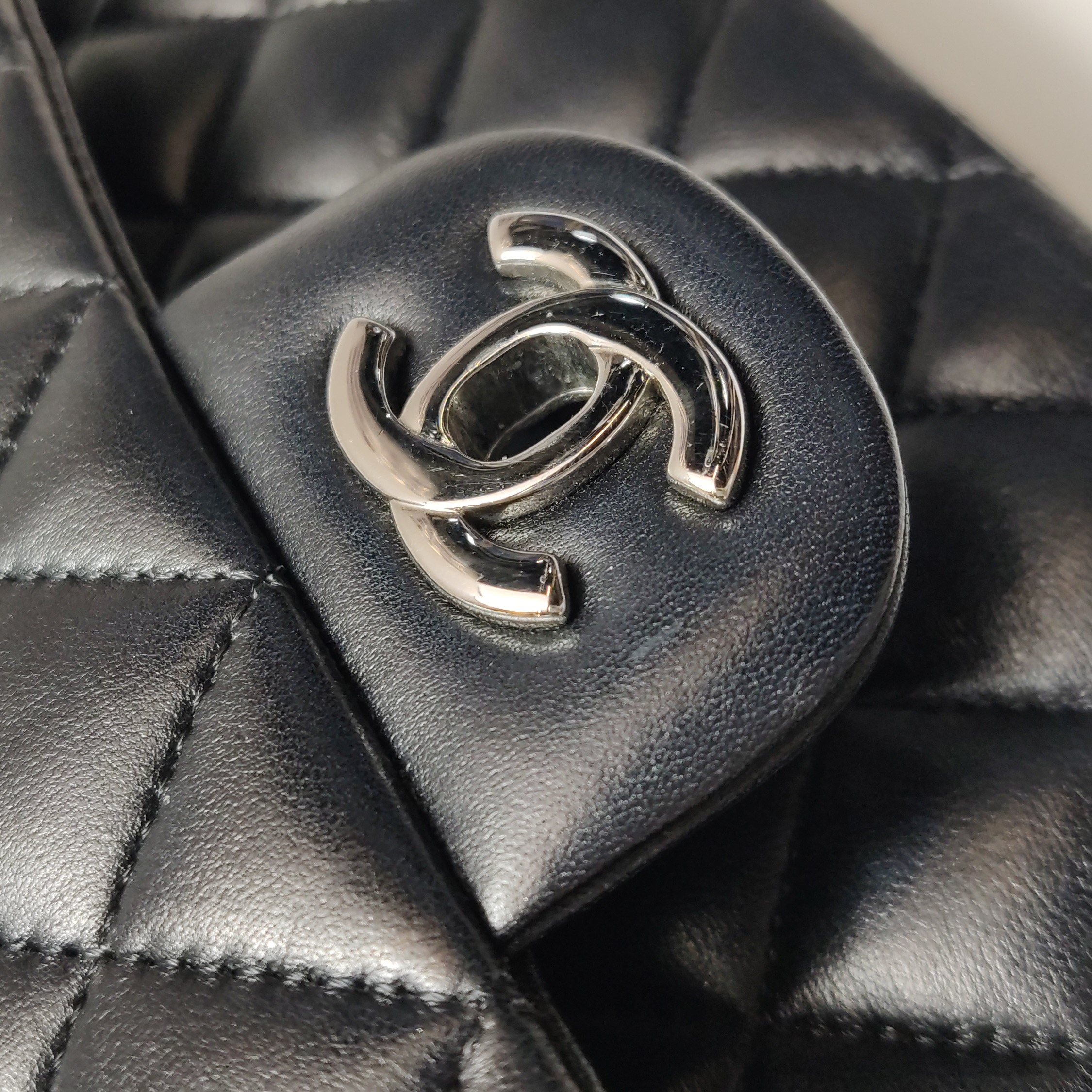 Chanel Classic Double Flap Bag Quilted Lambskin Medium — photo 14 of 16