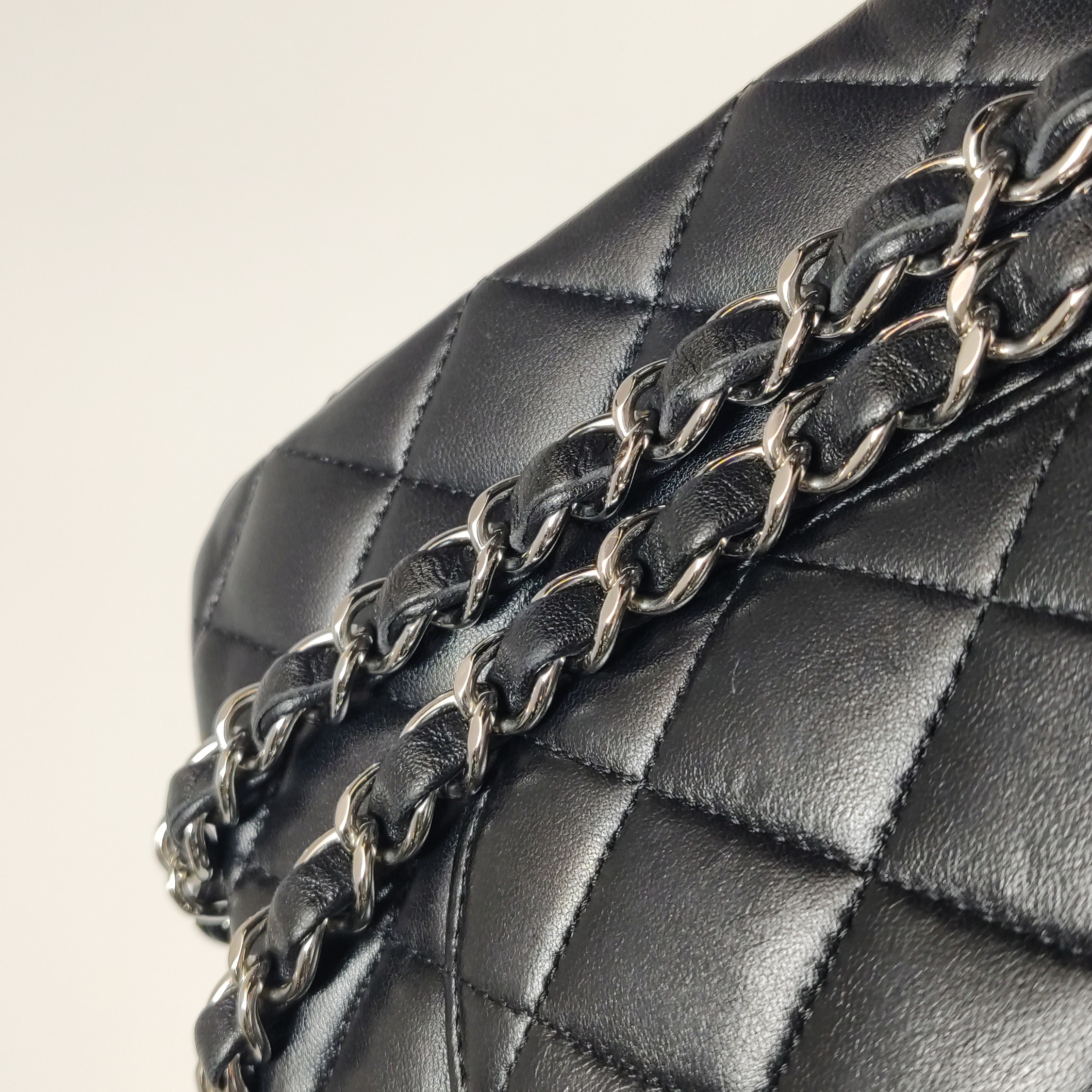 Chanel Classic Double Flap Bag Quilted Lambskin Medium — photo 16 of 16