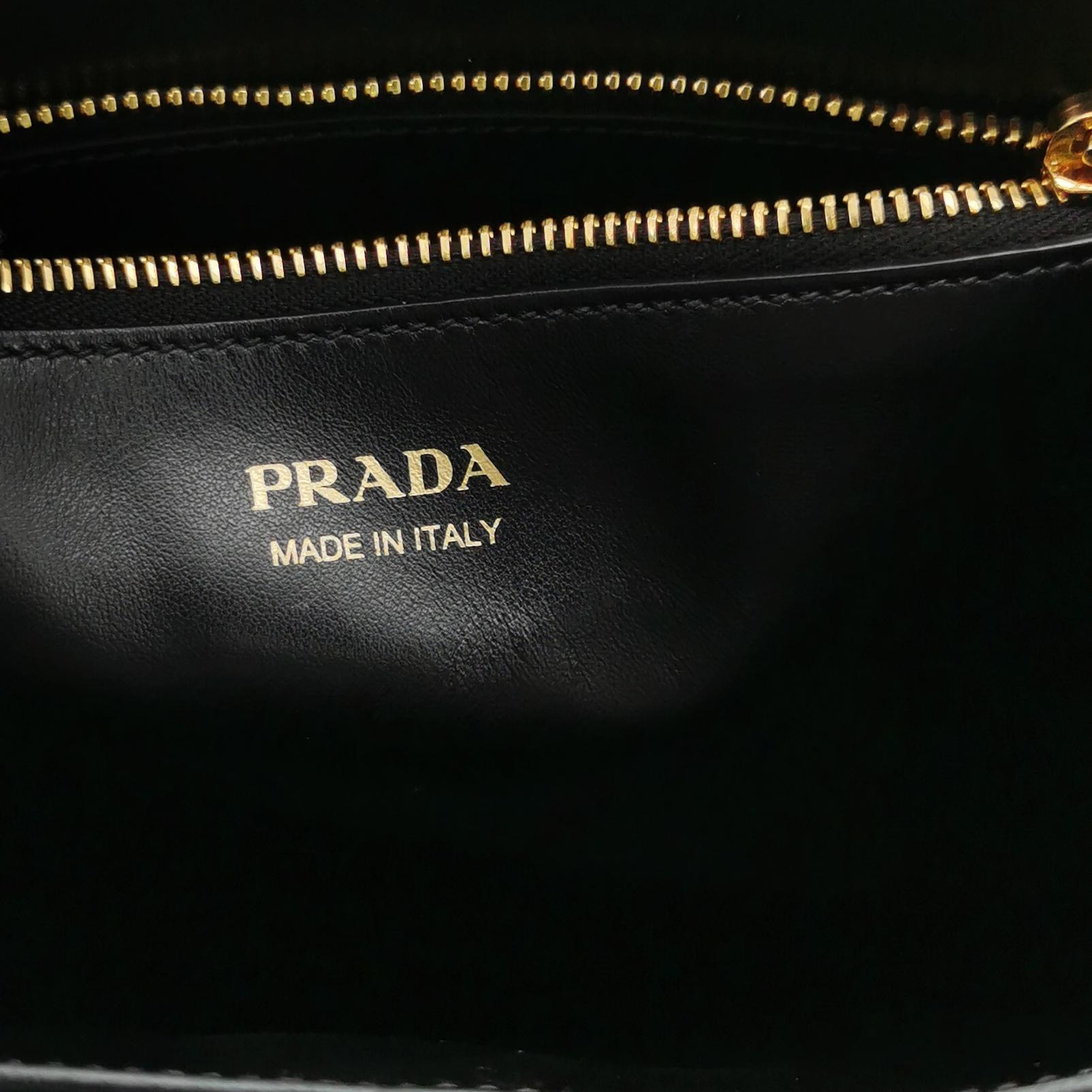 Prada Monochrome Tote Saffiano with City Calf Medium — photo 9 of 17