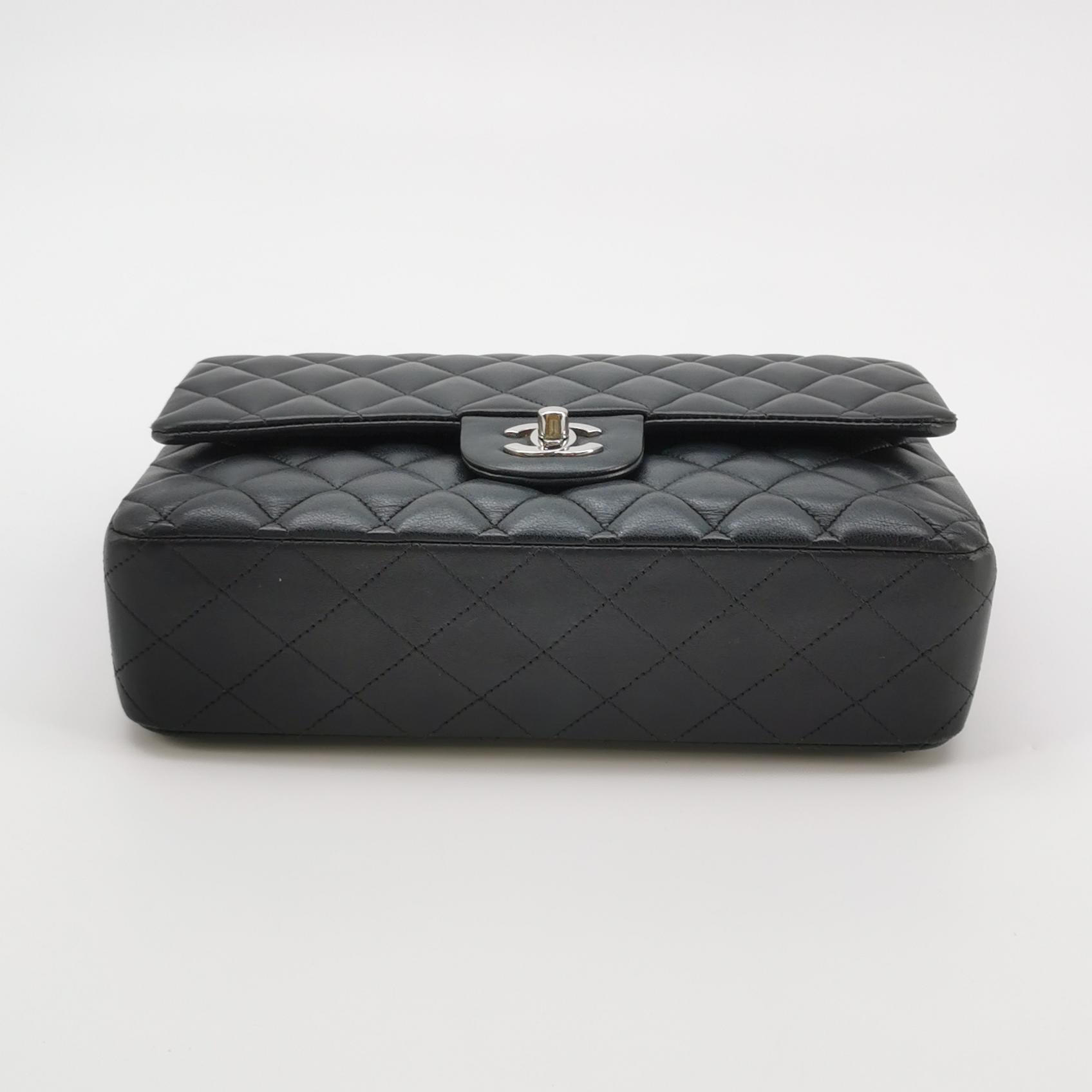 Chanel Classic Double Flap Bag Quilted Lambskin Medium — photo 6 of 16