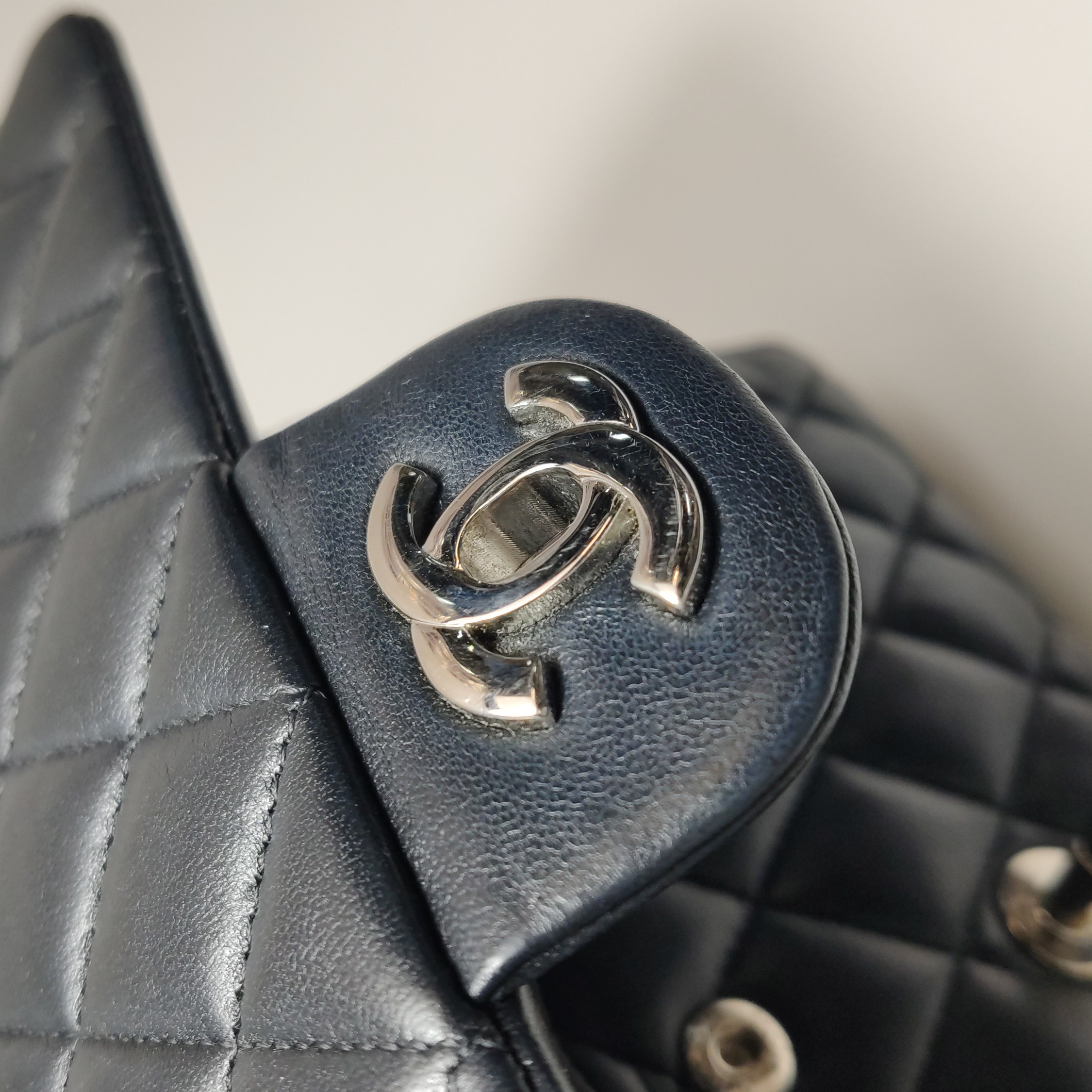 Chanel Classic Double Flap Bag Quilted Lambskin Medium — photo 13 of 16