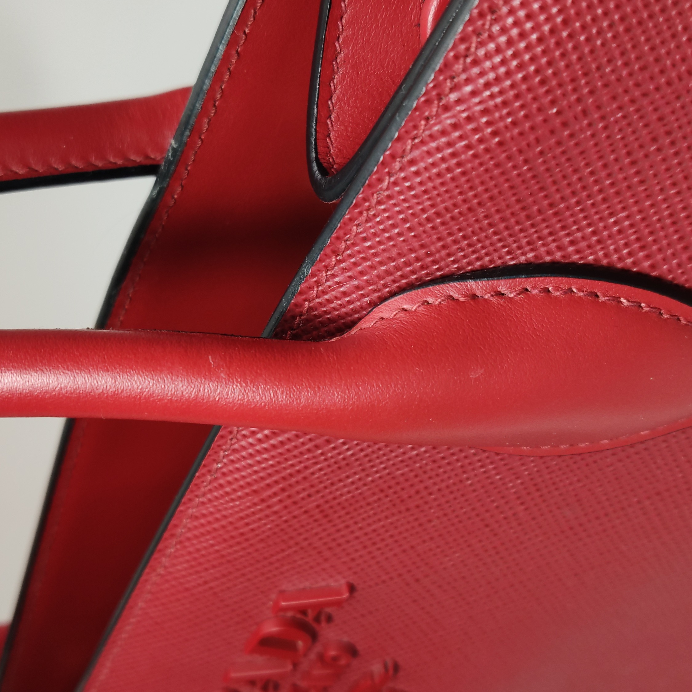 Prada Monochrome Tote Saffiano with City Calf Medium — photo 15 of 24