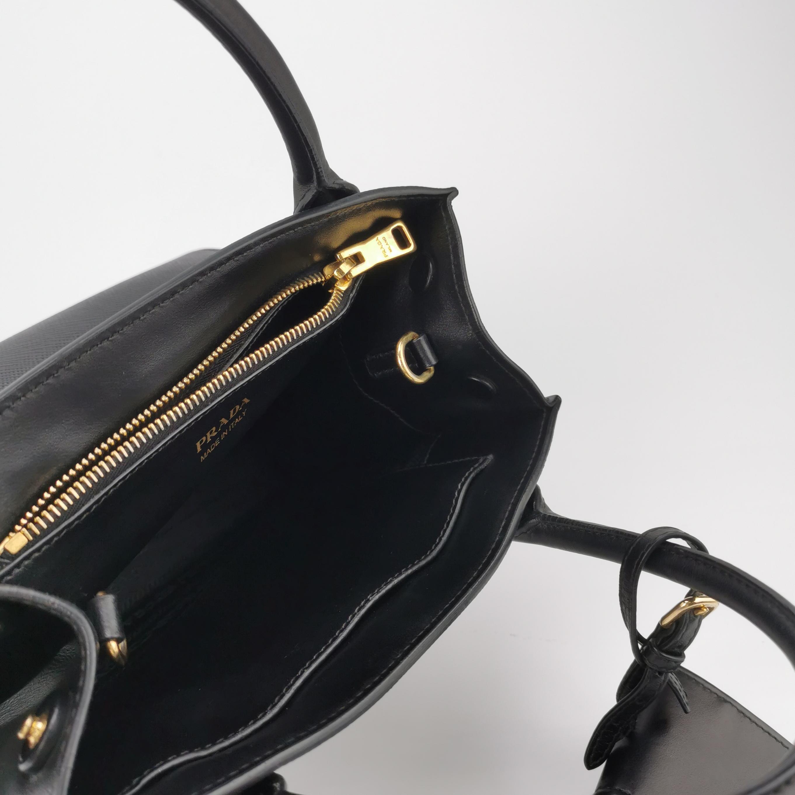 Prada Monochrome Tote Saffiano with City Calf Small — photo 9 of 25