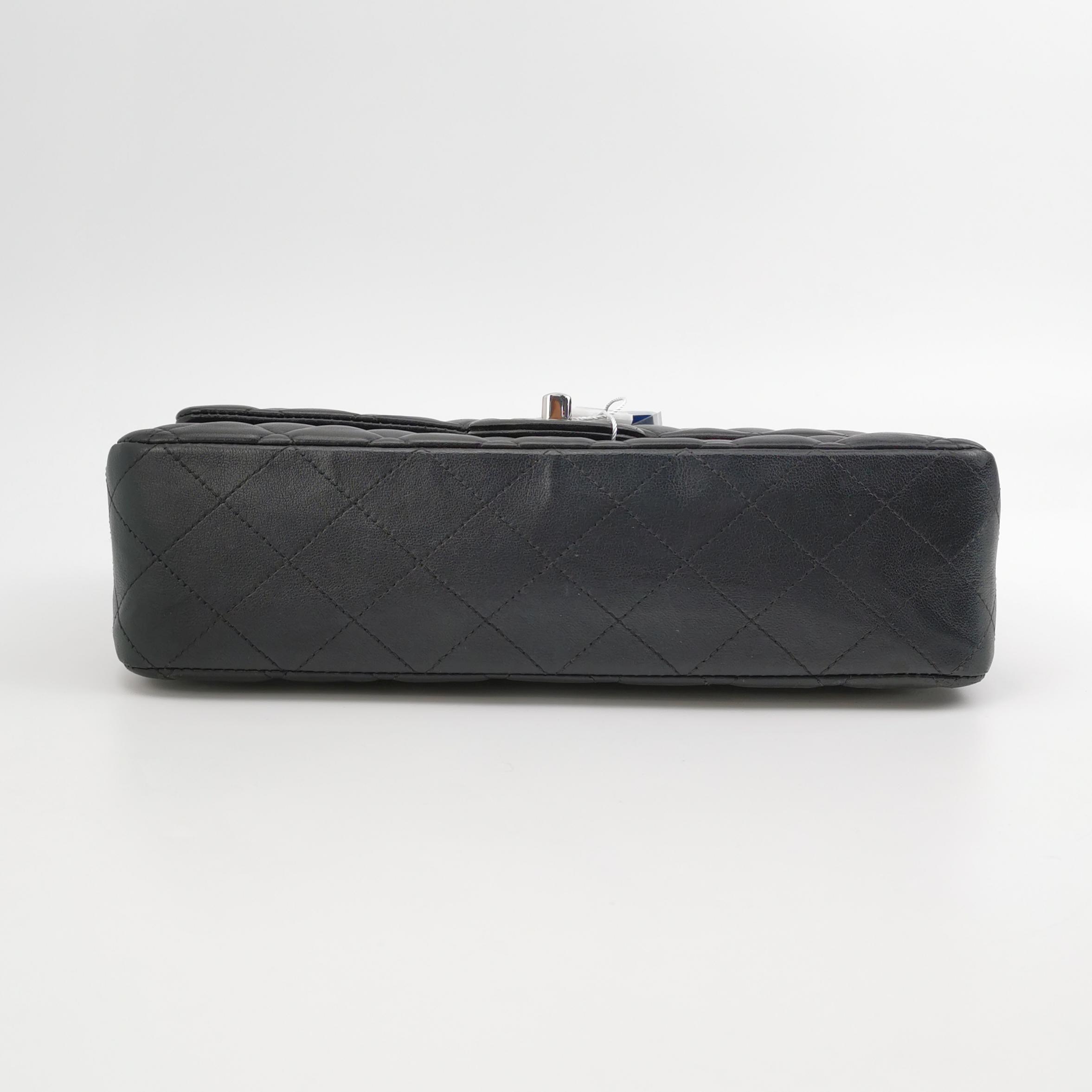 Chanel Classic Double Flap Bag Quilted Lambskin Medium — photo 6 of 15