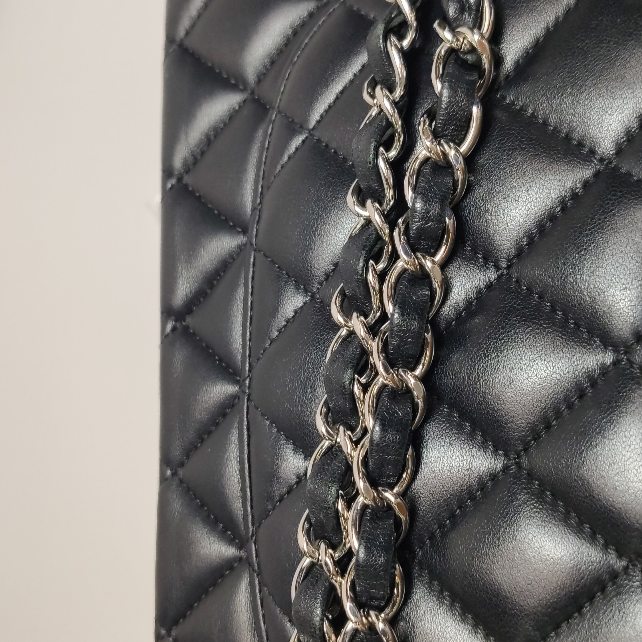 Chanel Classic Double Flap Bag Quilted Lambskin Medium — photo 9 of 15