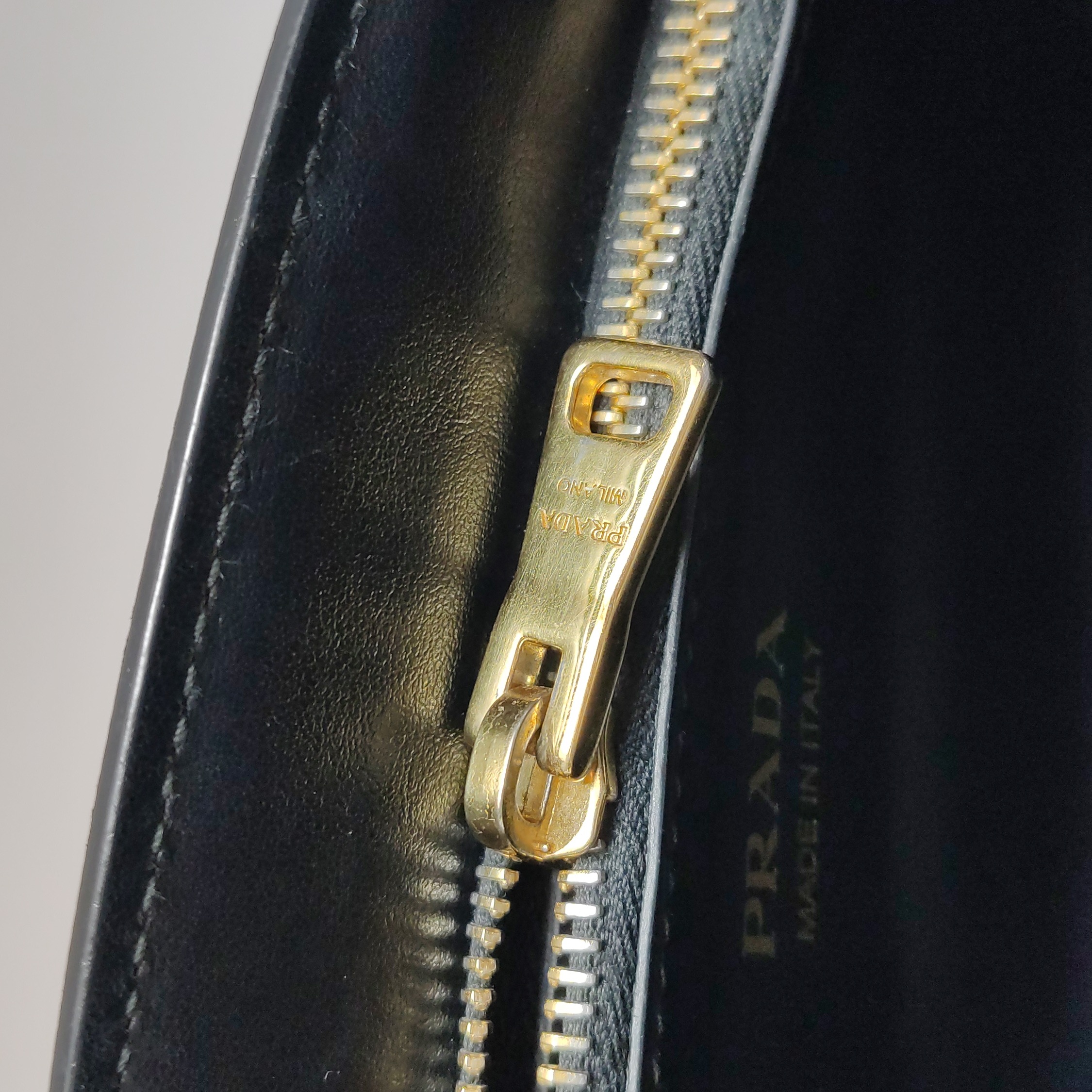 Prada Monochrome Tote Saffiano with City Calf Small — photo 16 of 25