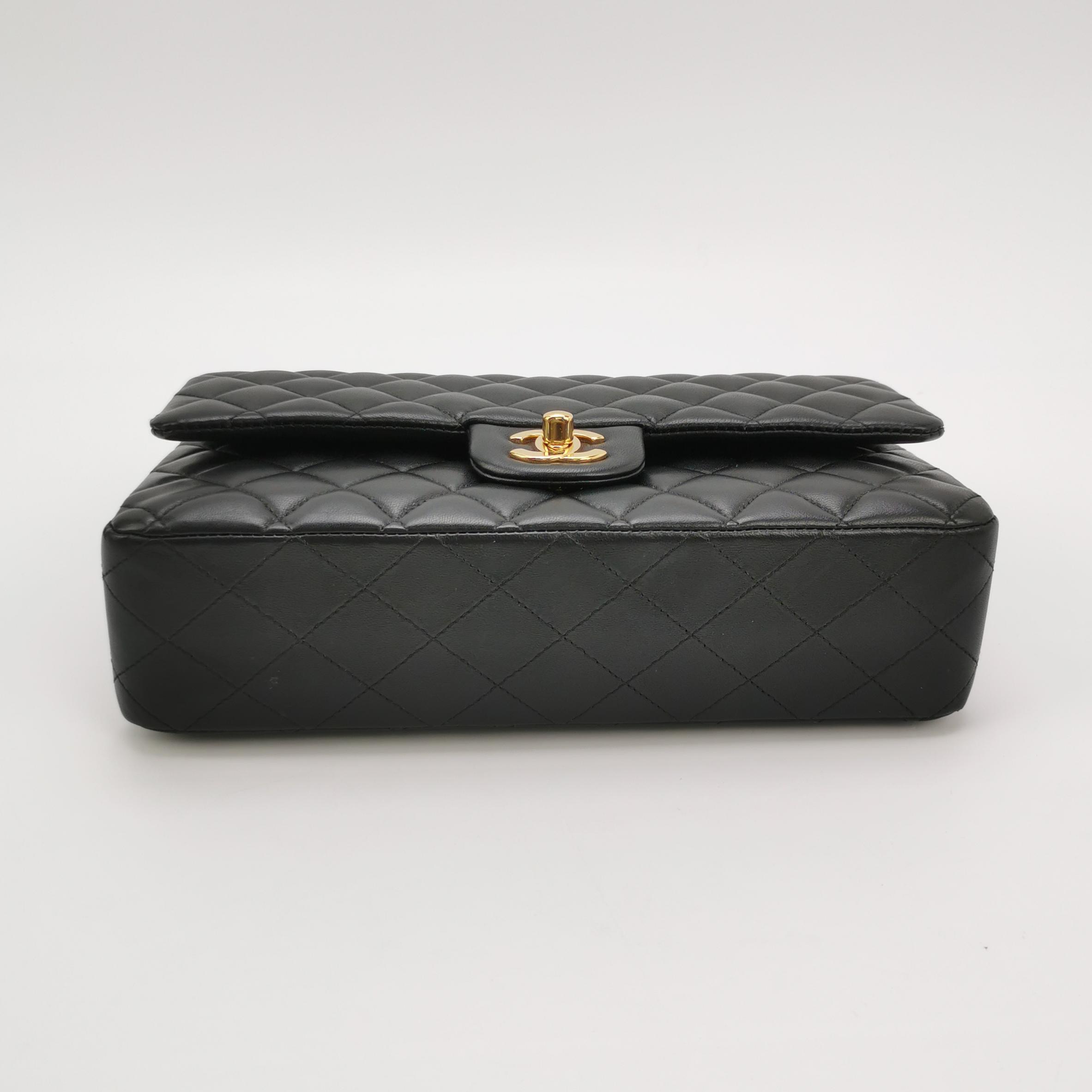 Chanel Classic Double Flap Bag Quilted Caviar Medium — photo 6 of 14
