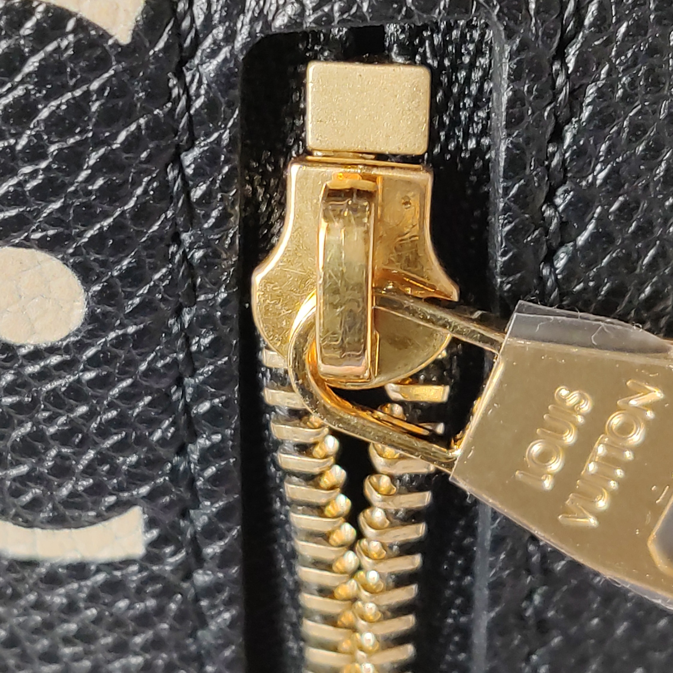 Louis Vuitton(LV) Pochette Metis Bicolor Monogram Empreinte Giant Pochette Metis — photo 11 of 13
