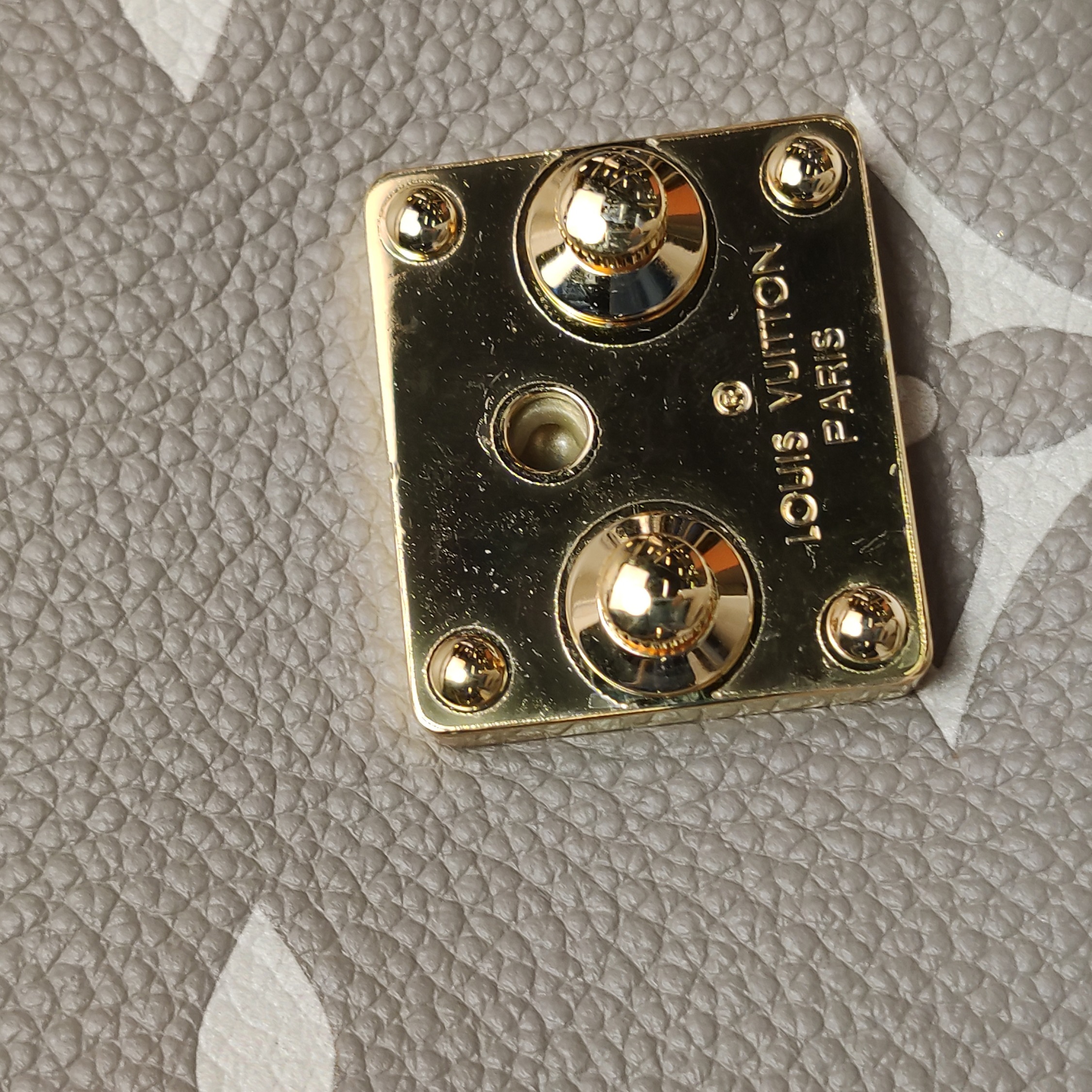 Louis Vuitton(LV) Pochette Metis Bicolor Monogram Empreinte Giant East West — photo 13 of 14