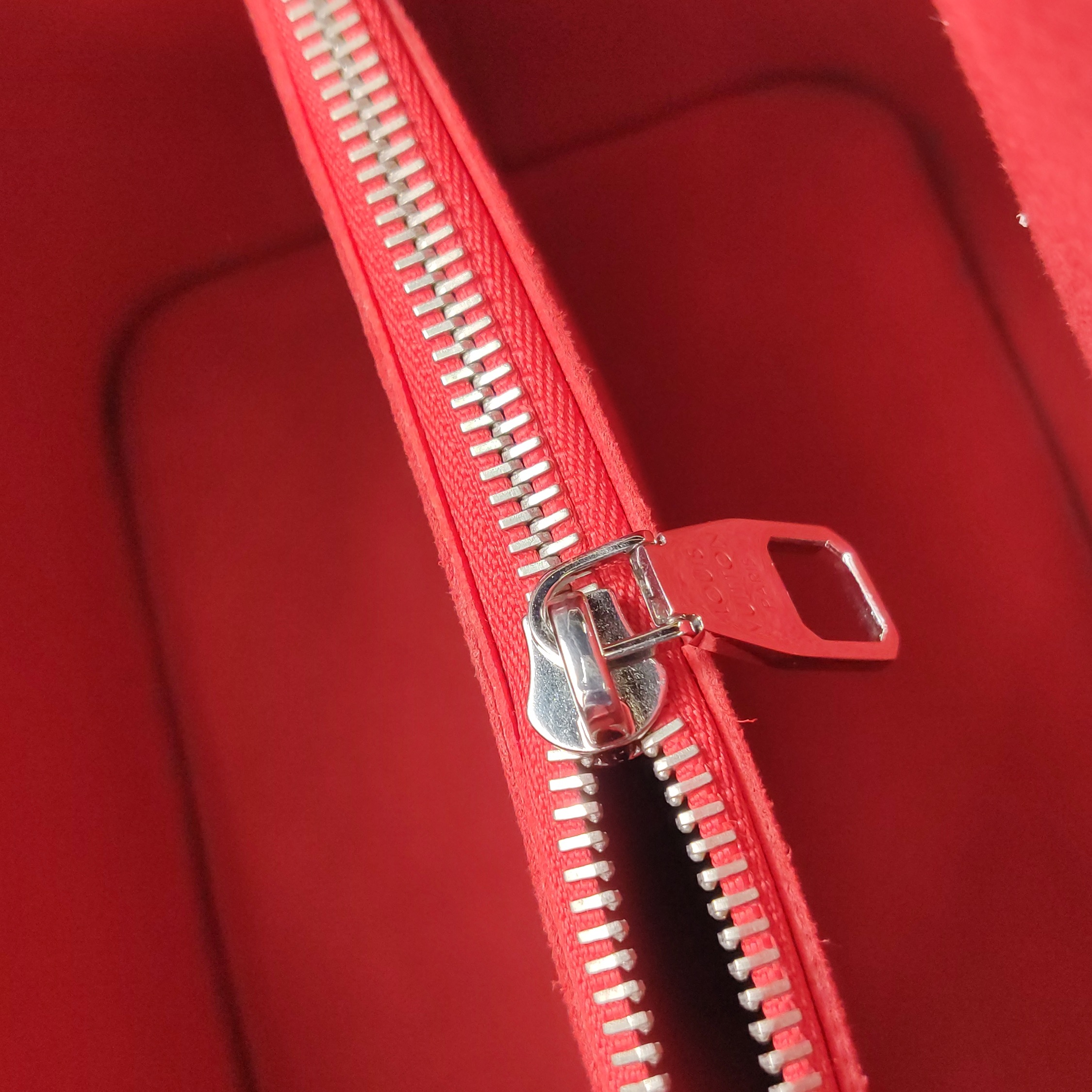 Louis Vuitton(LV) NeoNoe Handbag Epi Leather MM — photo 9 of 14
