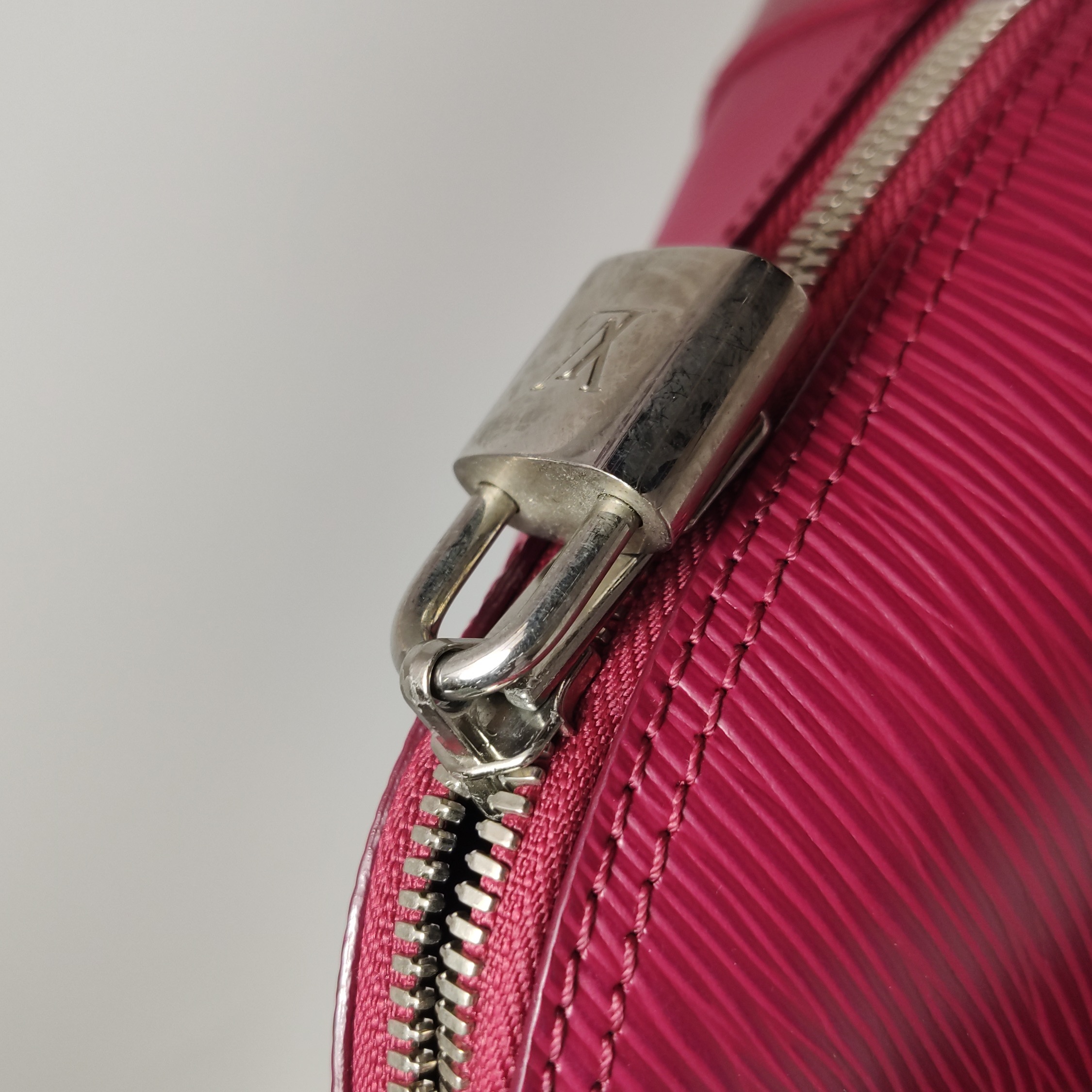 Louis Vuitton(LV) Alma Handbag Epi Leather BB — photo 12 of 25