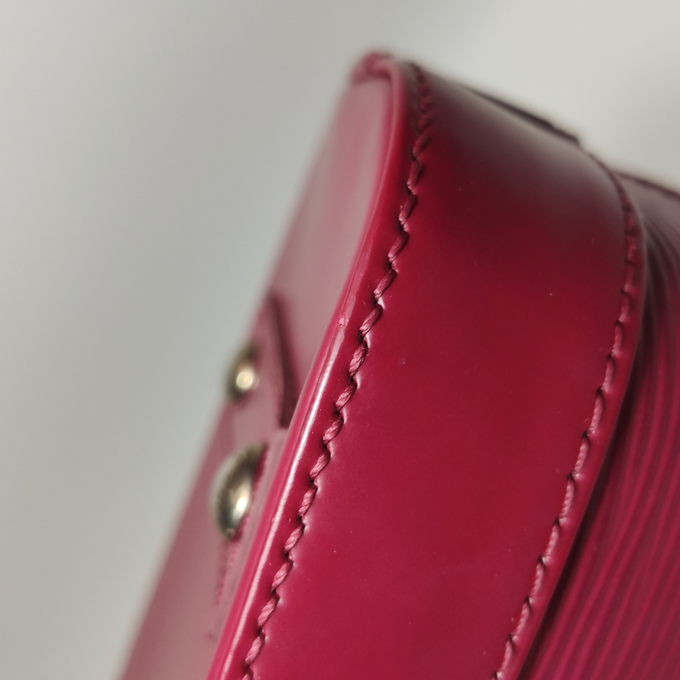 Louis Vuitton(LV) Alma Handbag Epi Leather BB — photo 11 of 25