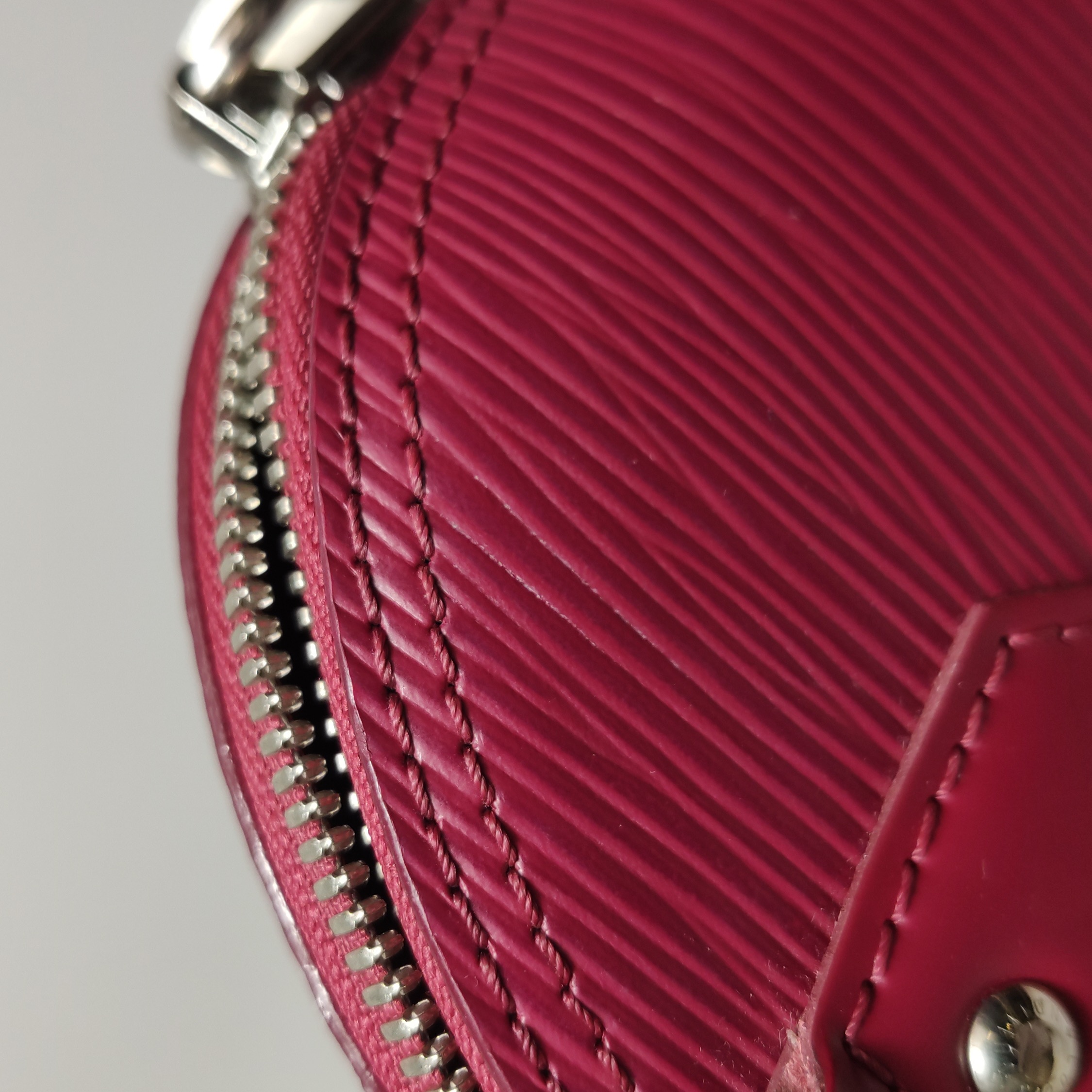 Louis Vuitton(LV) Alma Handbag Epi Leather BB — photo 21 of 25