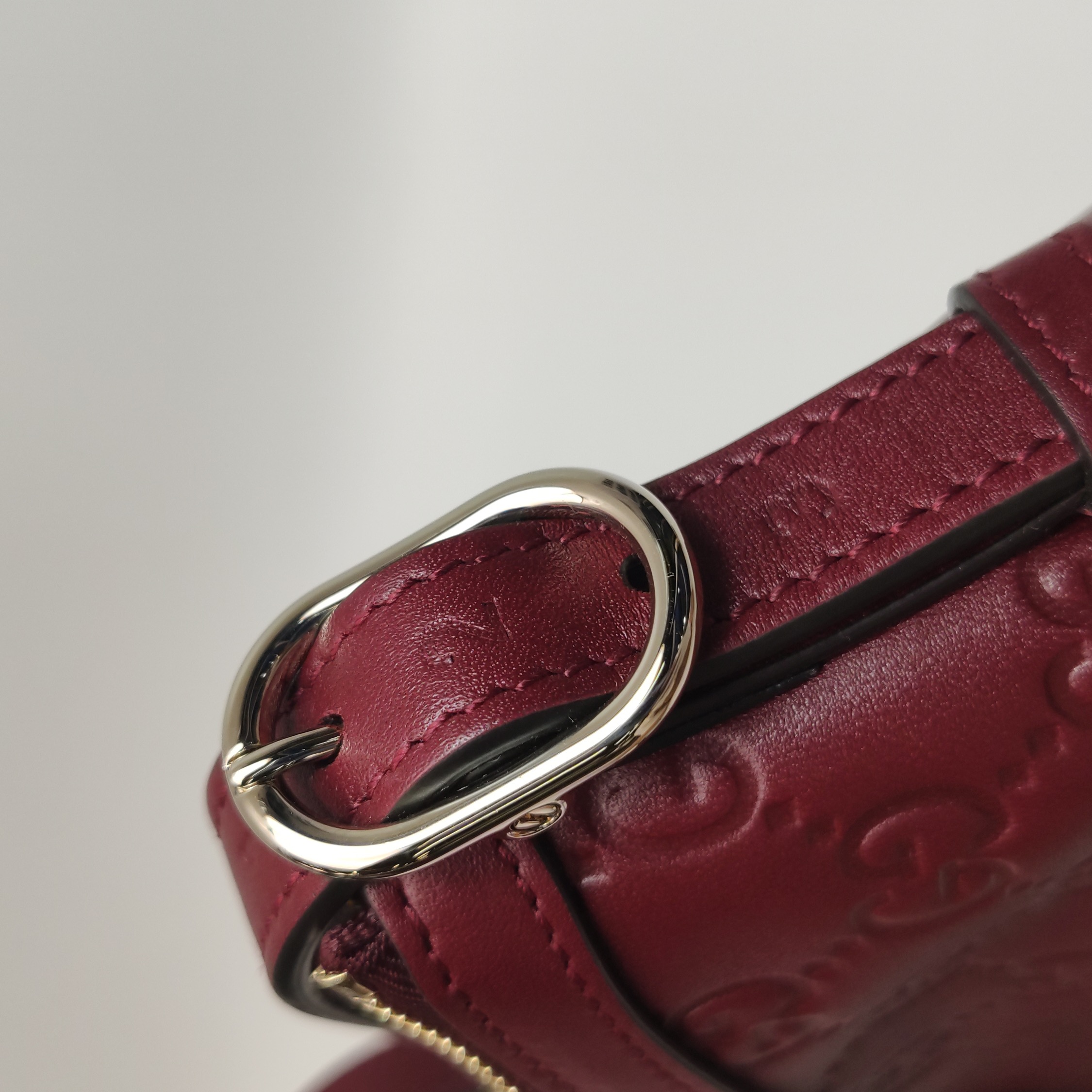 Gucci Emblem Chain Shoulder Bag Guccissima Leather Small — photo 11 of 13