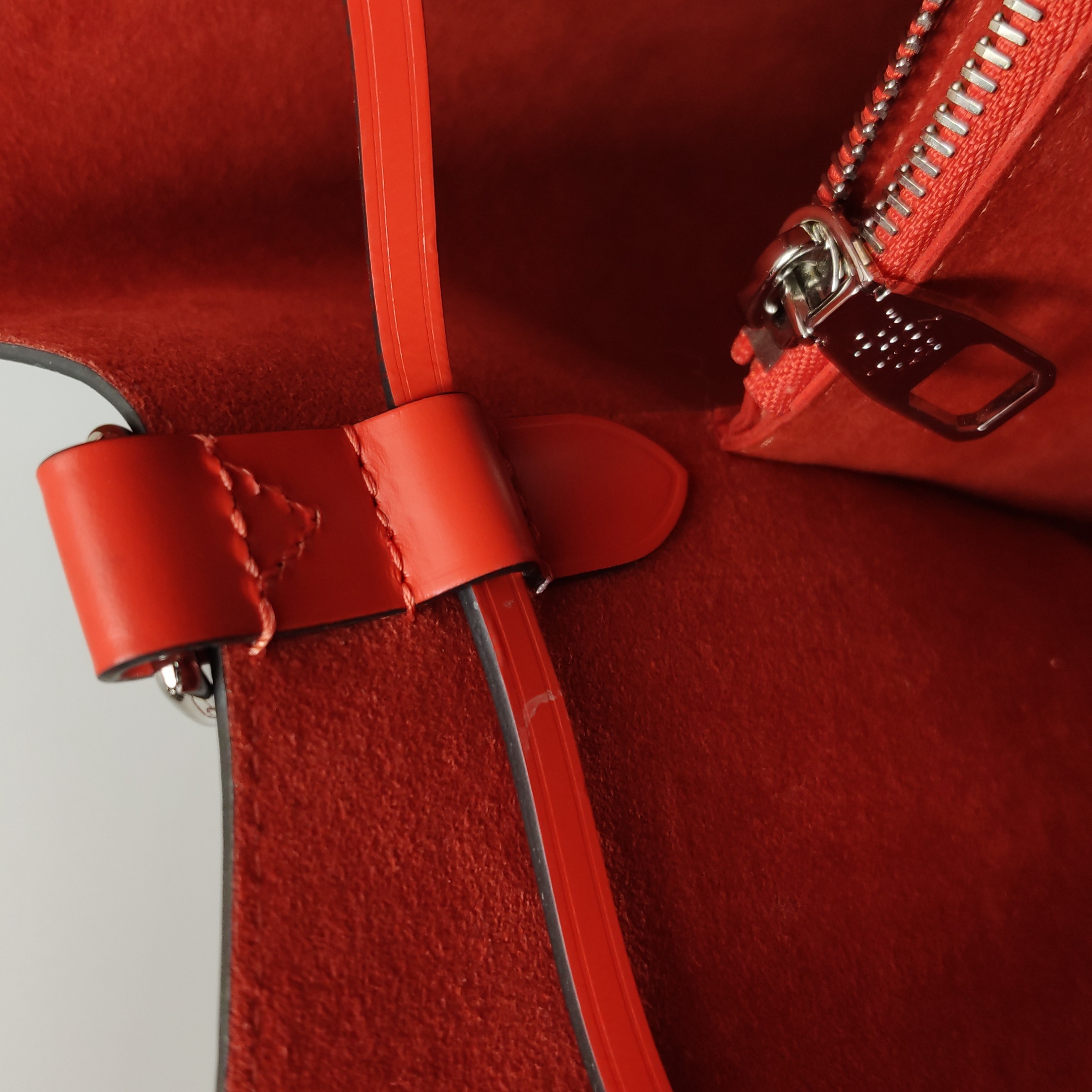 Louis Vuitton(LV) NeoNoe Handbag Epi Leather MM — photo 8 of 13