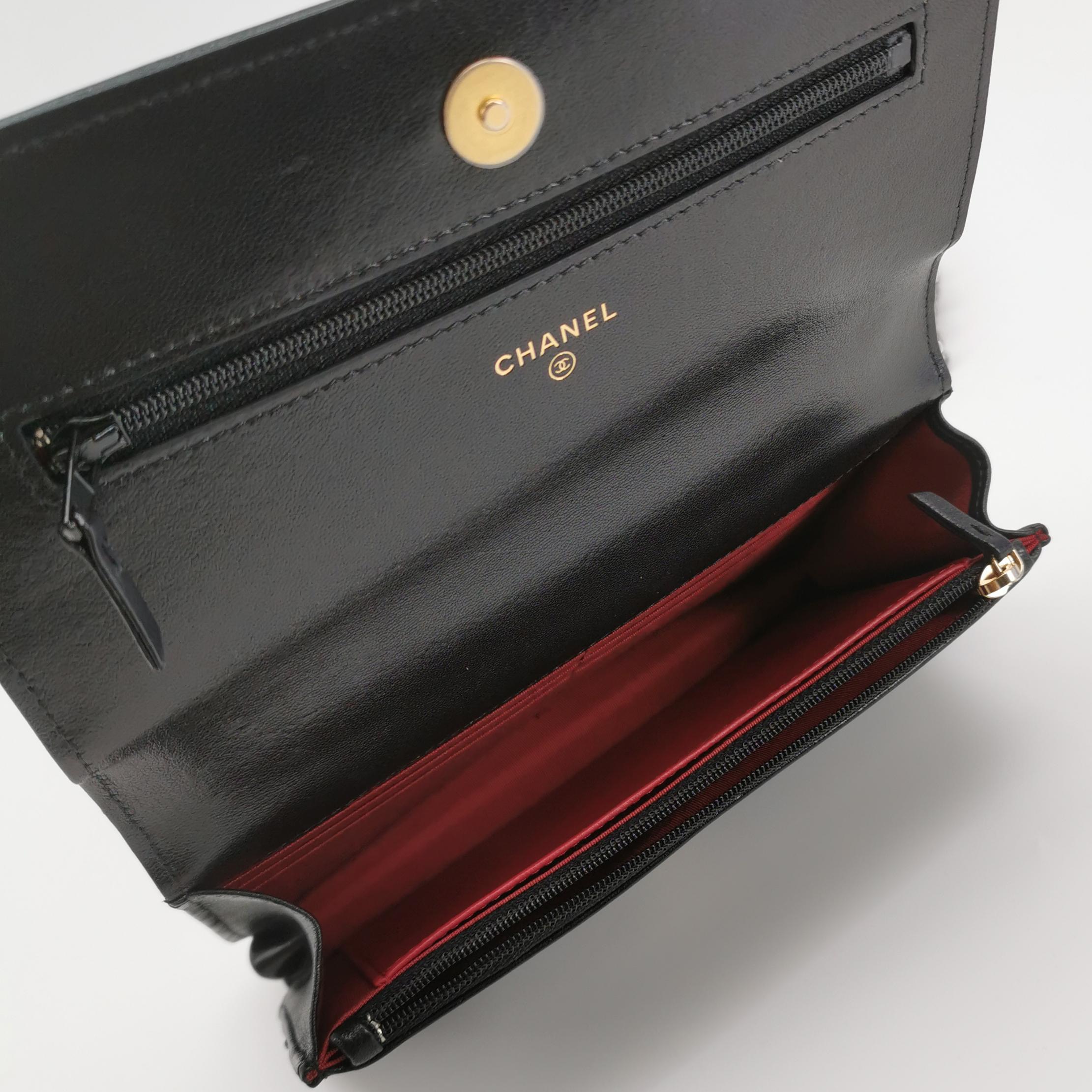 Chanel 19 Wallet on Chain Quilted Lambskin — photo 7 of 20