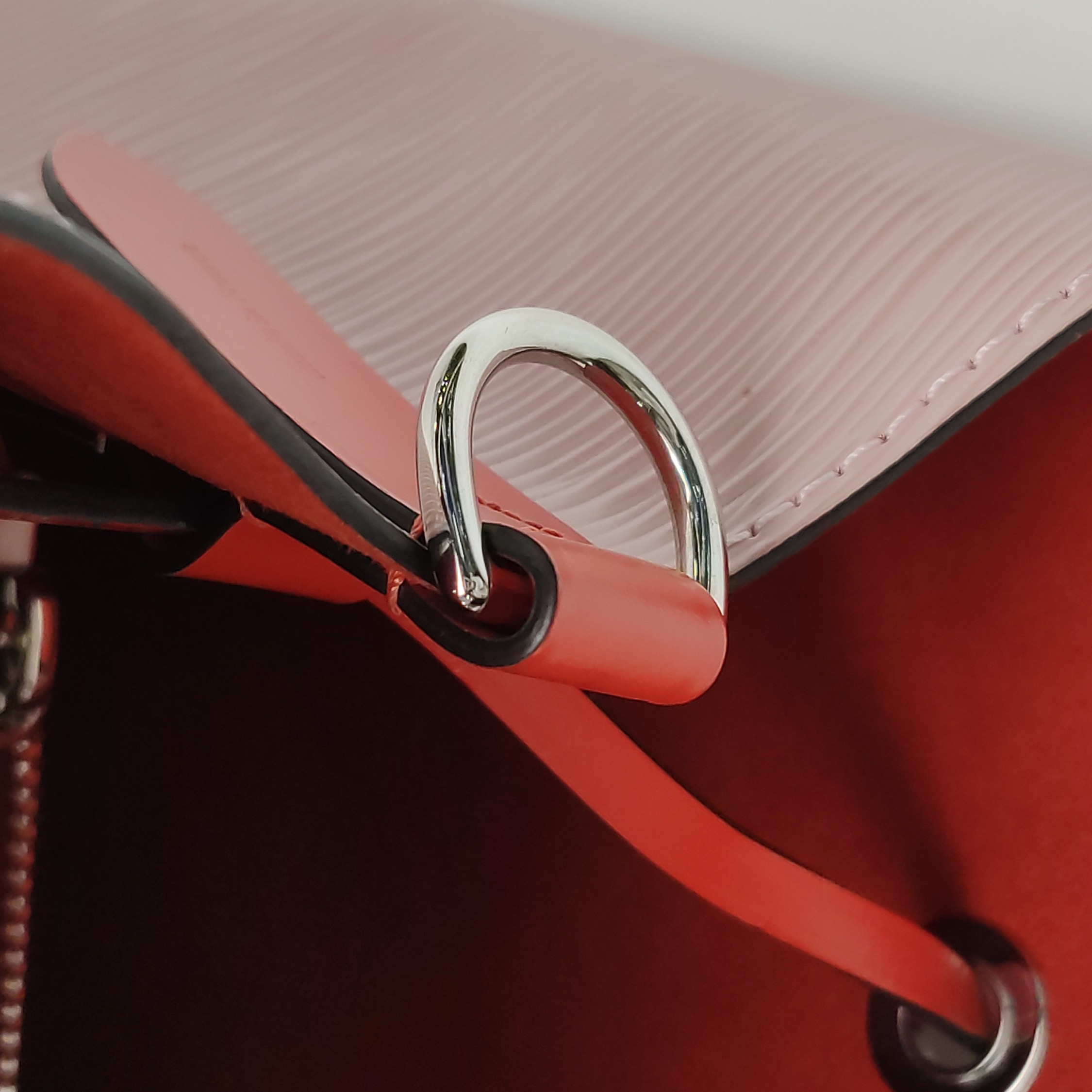 Louis Vuitton(LV) NeoNoe Handbag Epi Leather MM — photo 10 of 13