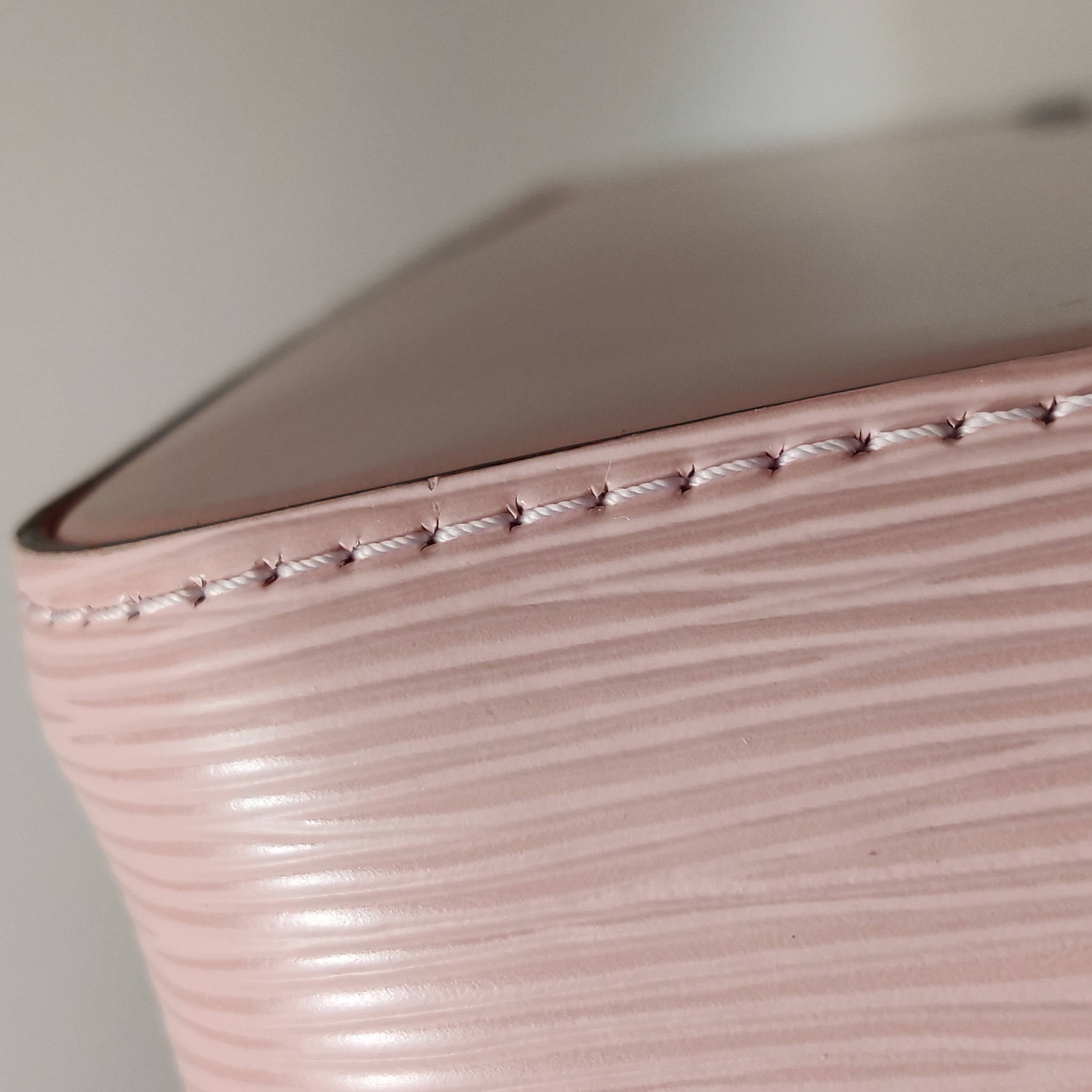 Louis Vuitton(LV) NeoNoe Handbag Epi Leather MM — photo 11 of 13
