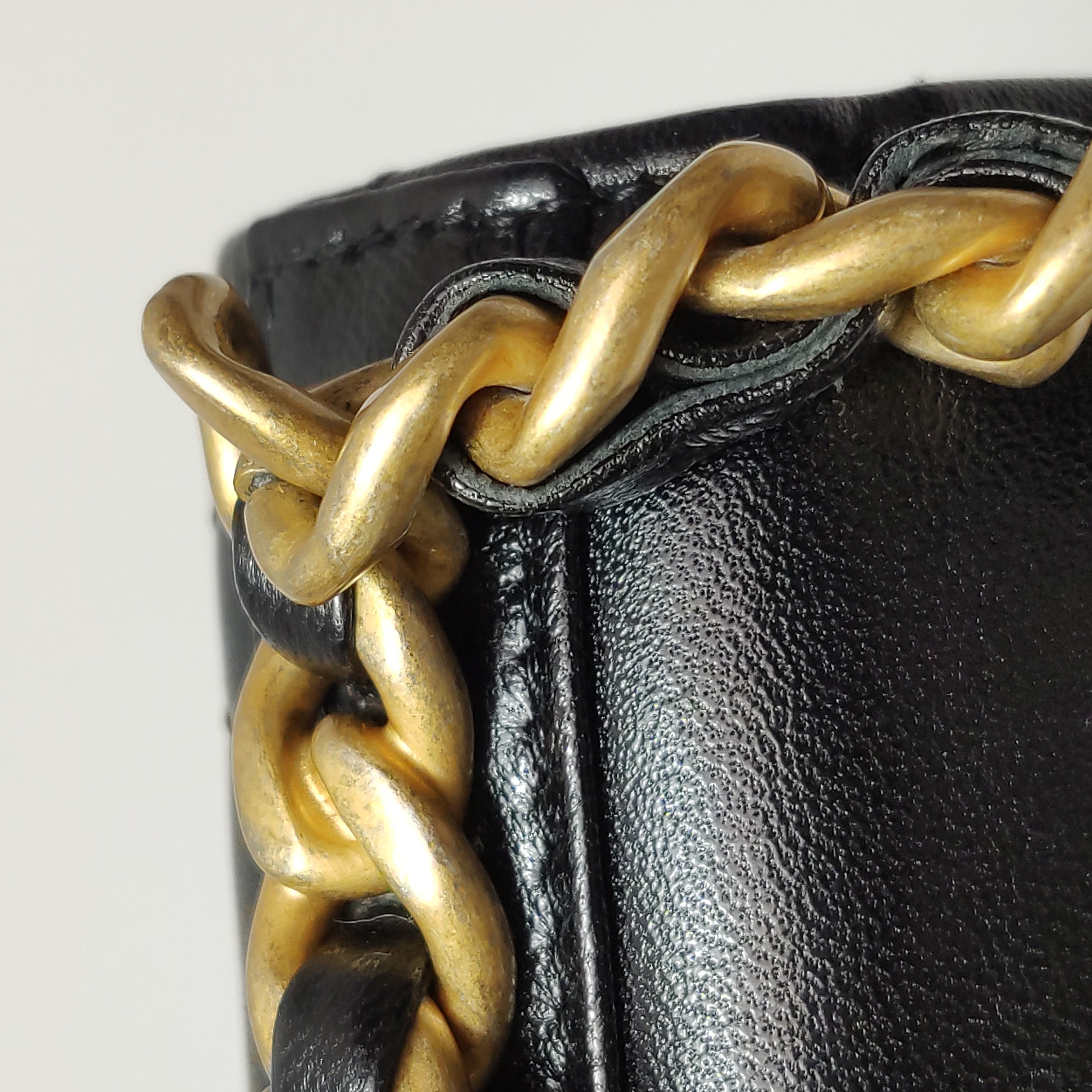 Chanel 19 Wallet on Chain Quilted Lambskin — photo 14 of 20