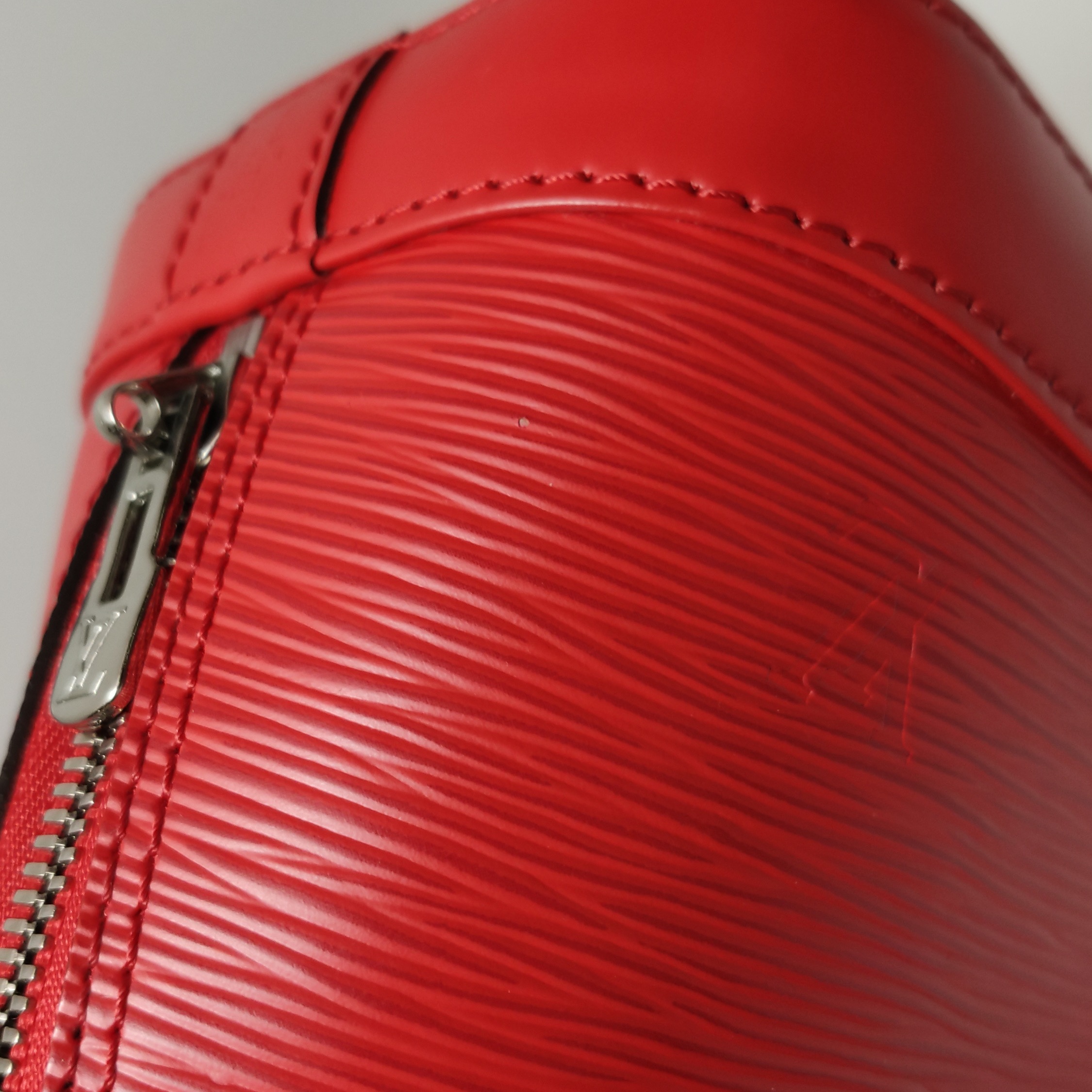 Louis Vuitton(LV) Alma Handbag Epi Leather BB — photo 11 of 21