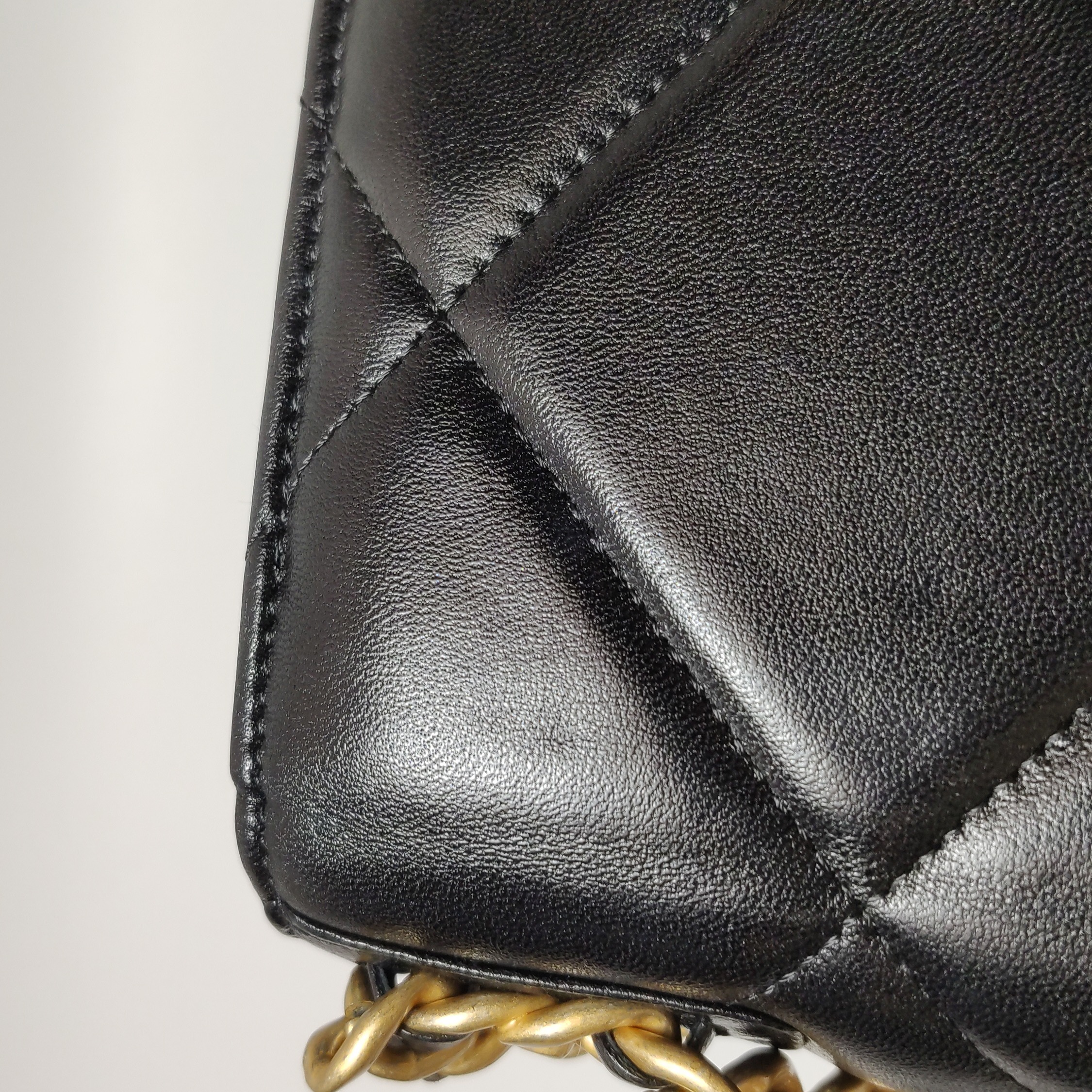 Chanel 19 Wallet on Chain Quilted Lambskin — photo 19 of 20