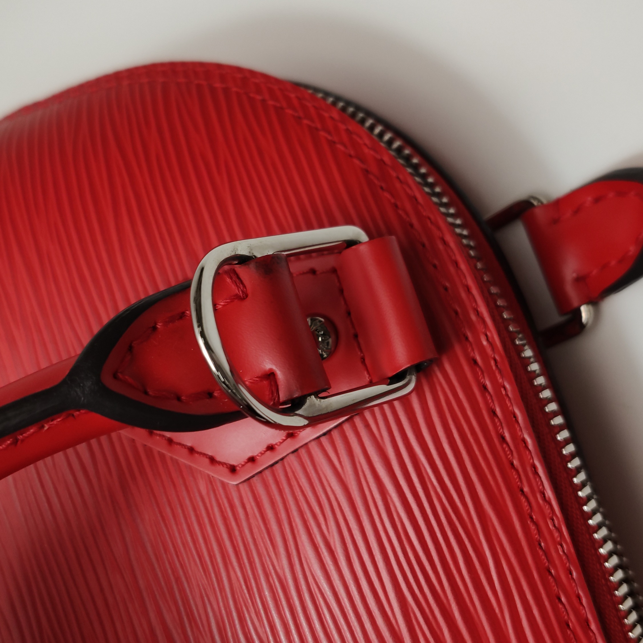 Louis Vuitton(LV) Alma Handbag Epi Leather BB — photo 12 of 21