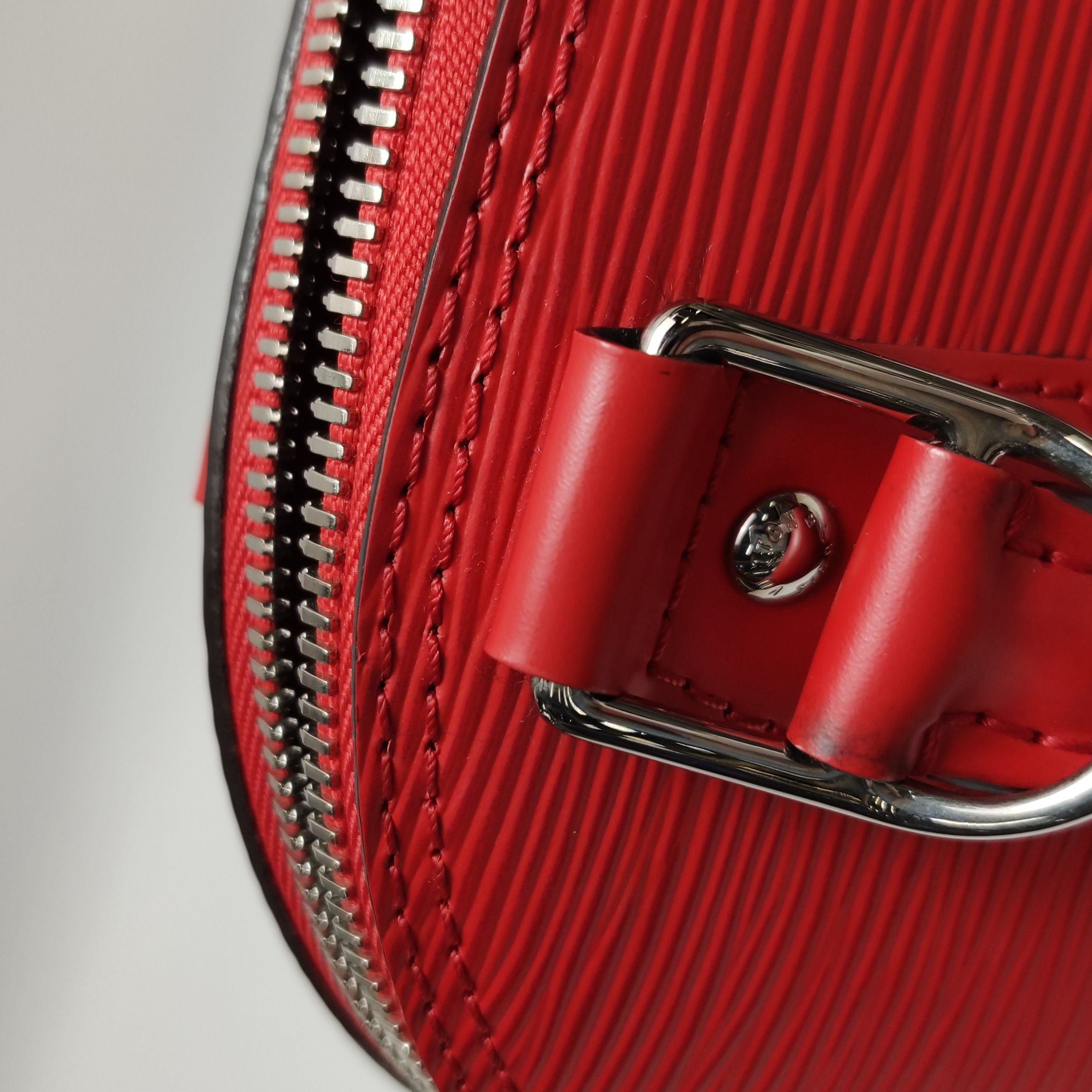 Louis Vuitton(LV) Alma Handbag Epi Leather BB — photo 14 of 21