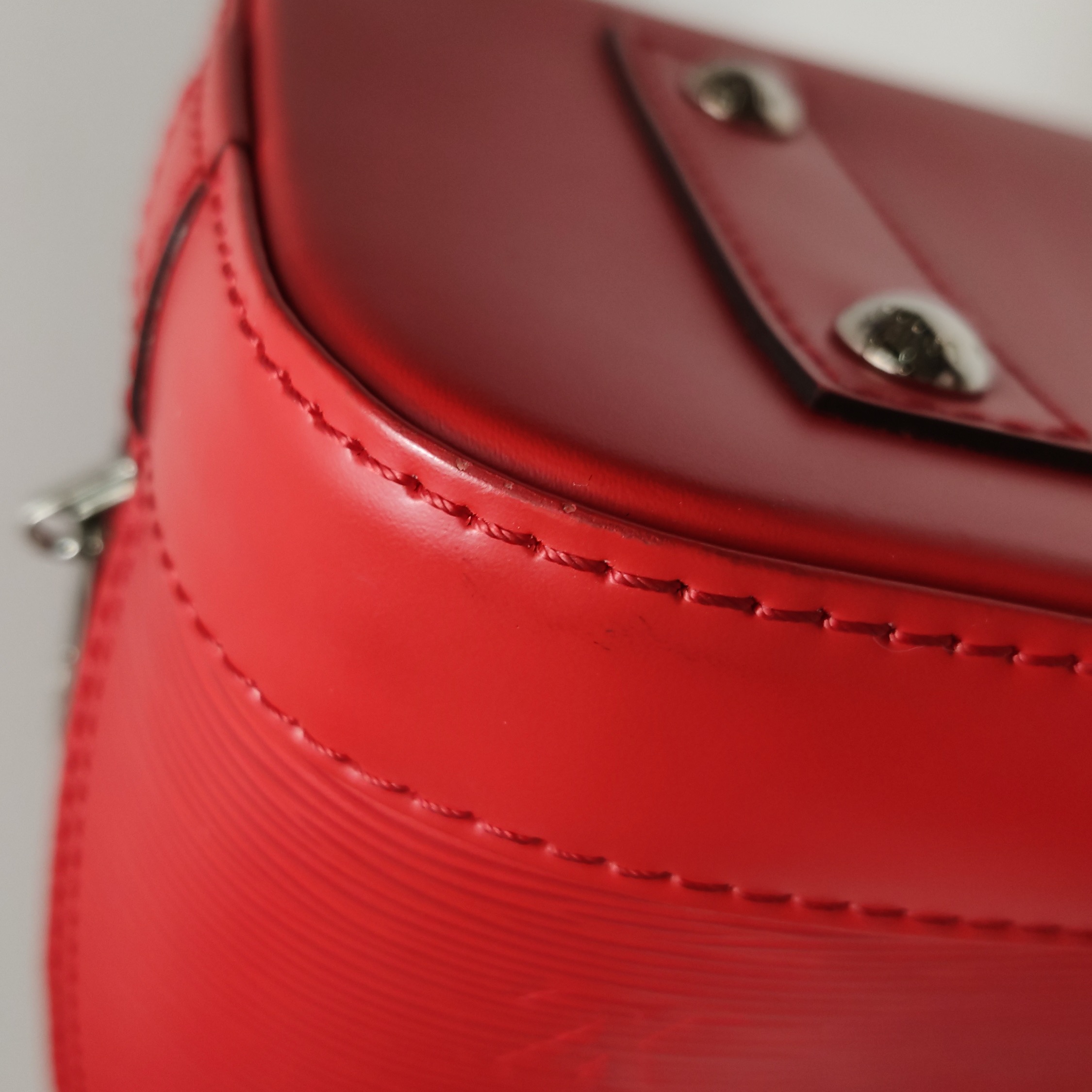 Louis Vuitton(LV) Alma Handbag Epi Leather BB — photo 15 of 21