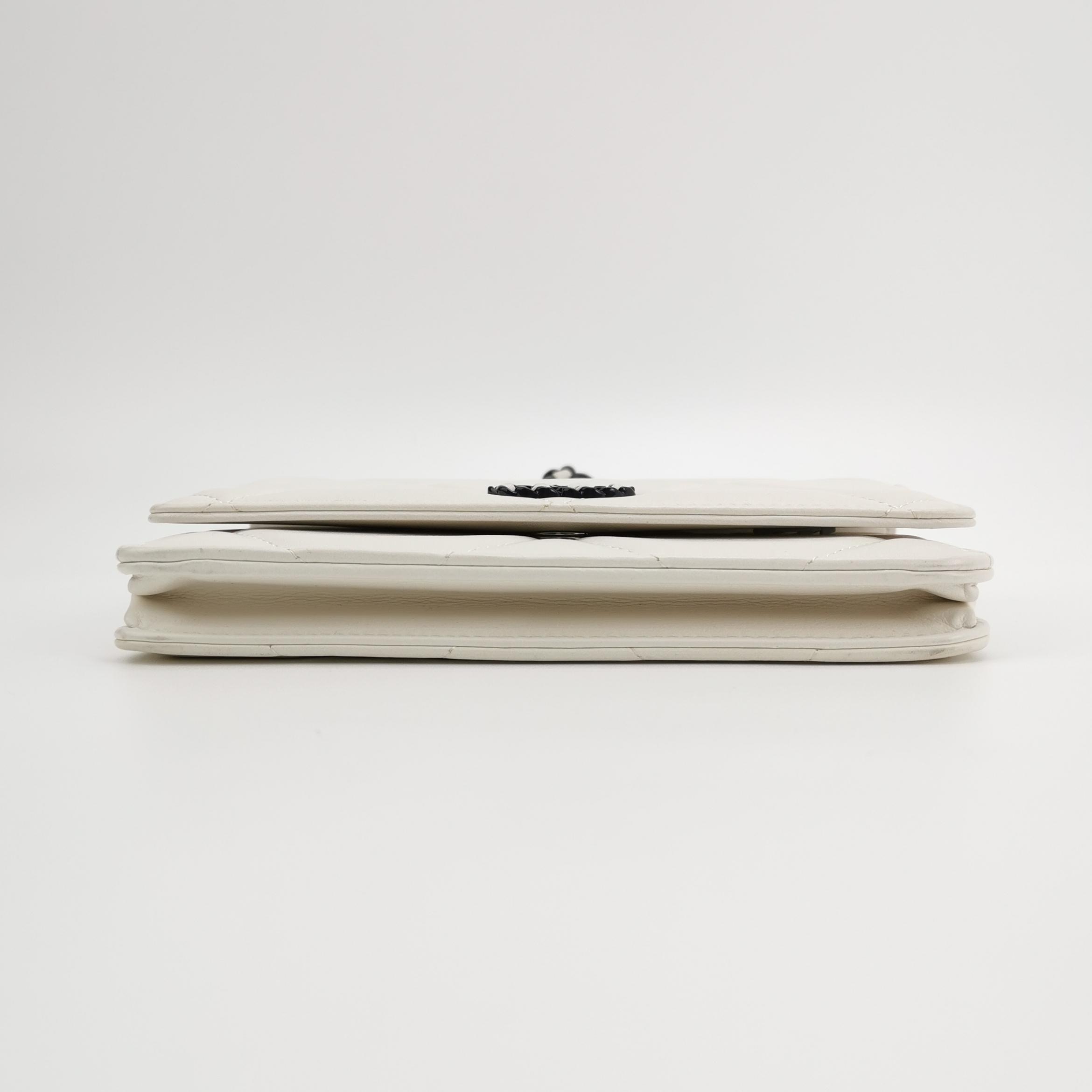 Chanel 19 Wallet on Chain Quilted Lambskin — photo 6 of 20