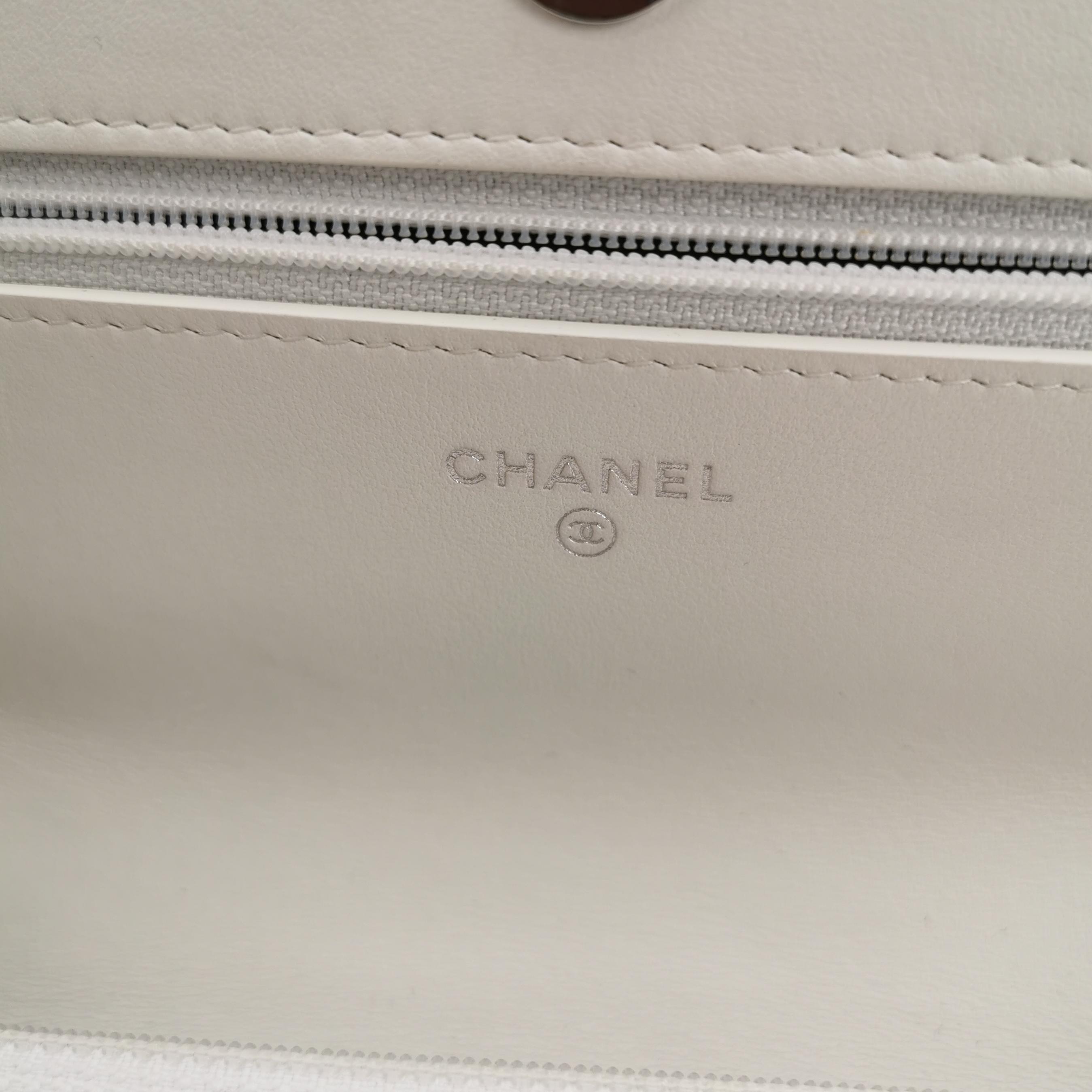 Chanel 19 Wallet on Chain Quilted Lambskin — photo 13 of 20